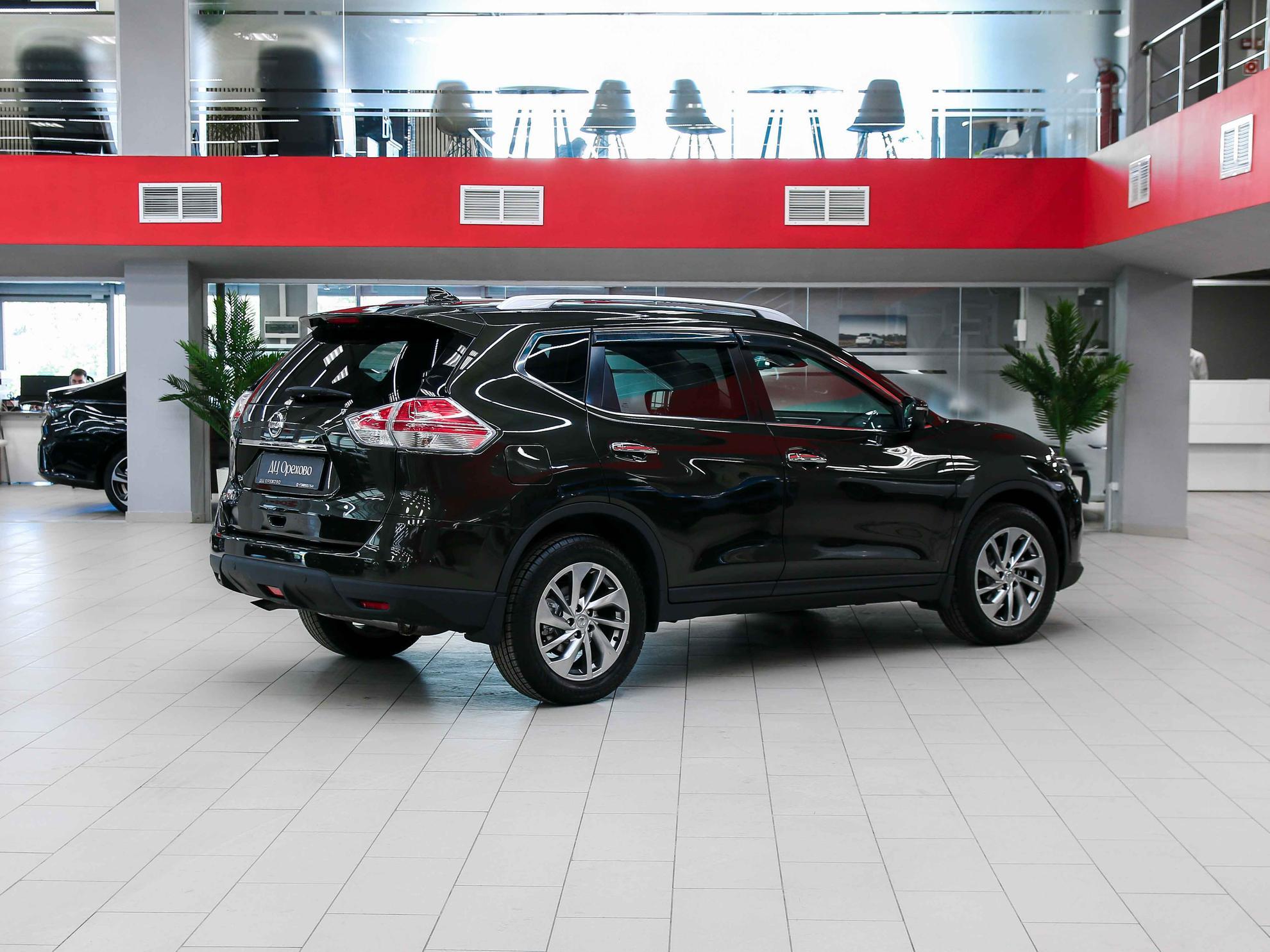 Nissan X-Trail 2017, зеленый, ДЦ Орехово