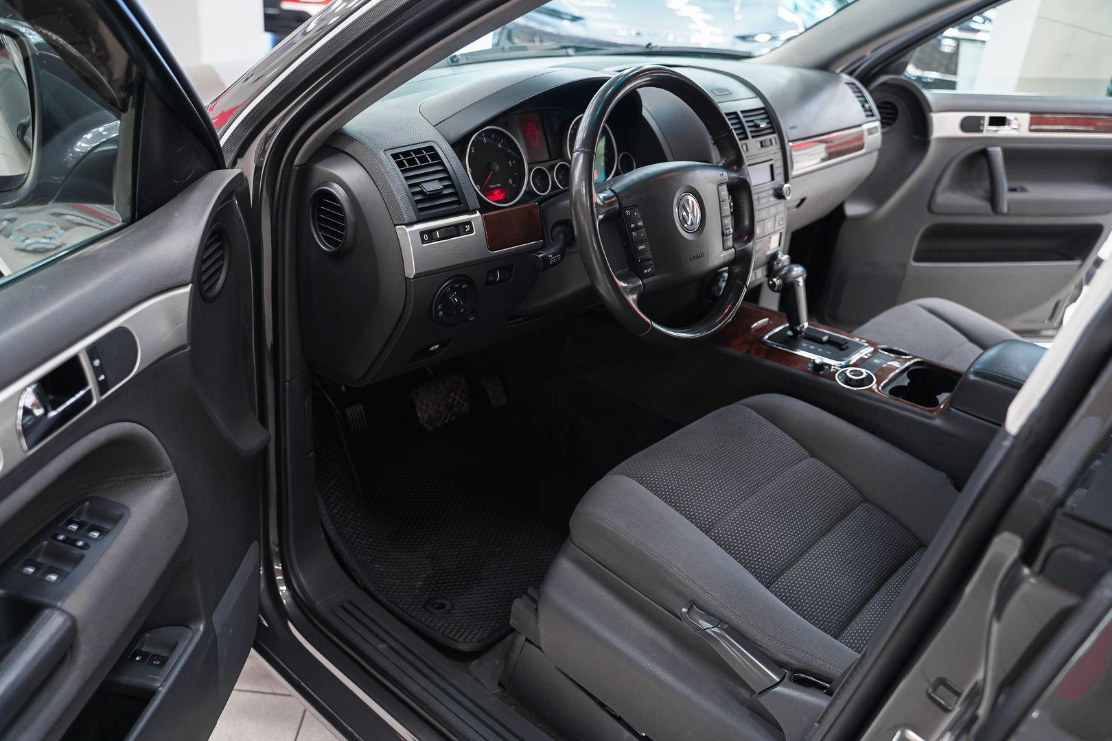Volkswagen Touareg 2010, серый, ДЦ Орехово