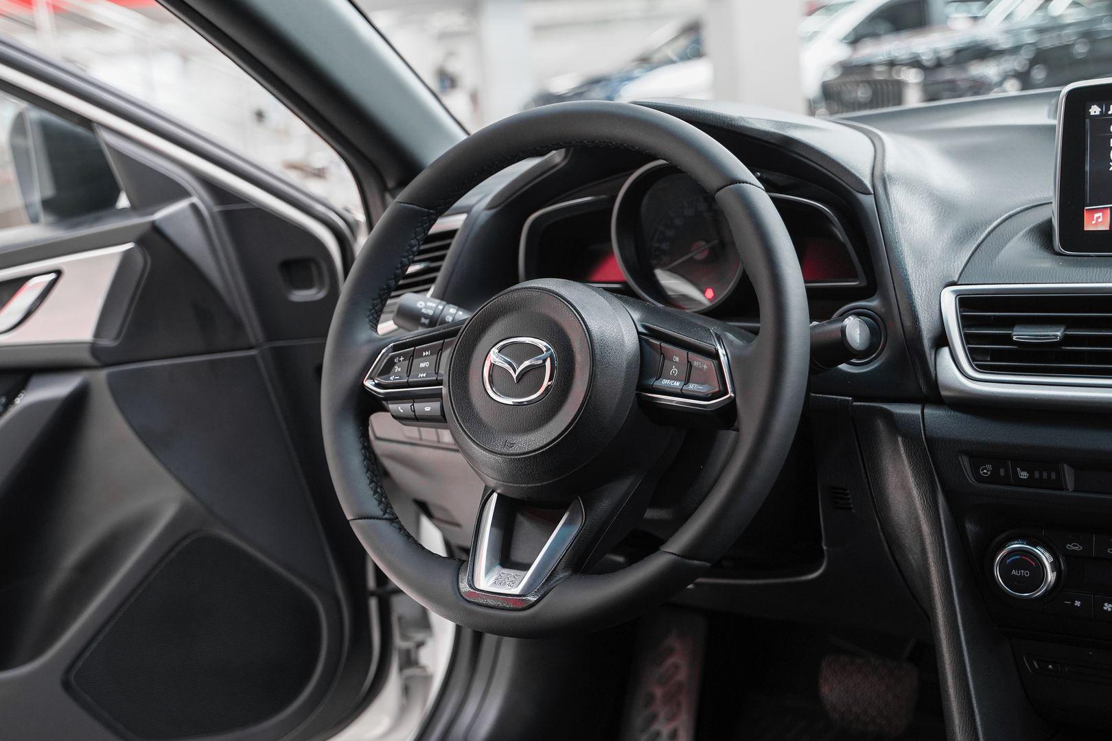 Mazda 3 2018, белый, ДЦ Орехово
