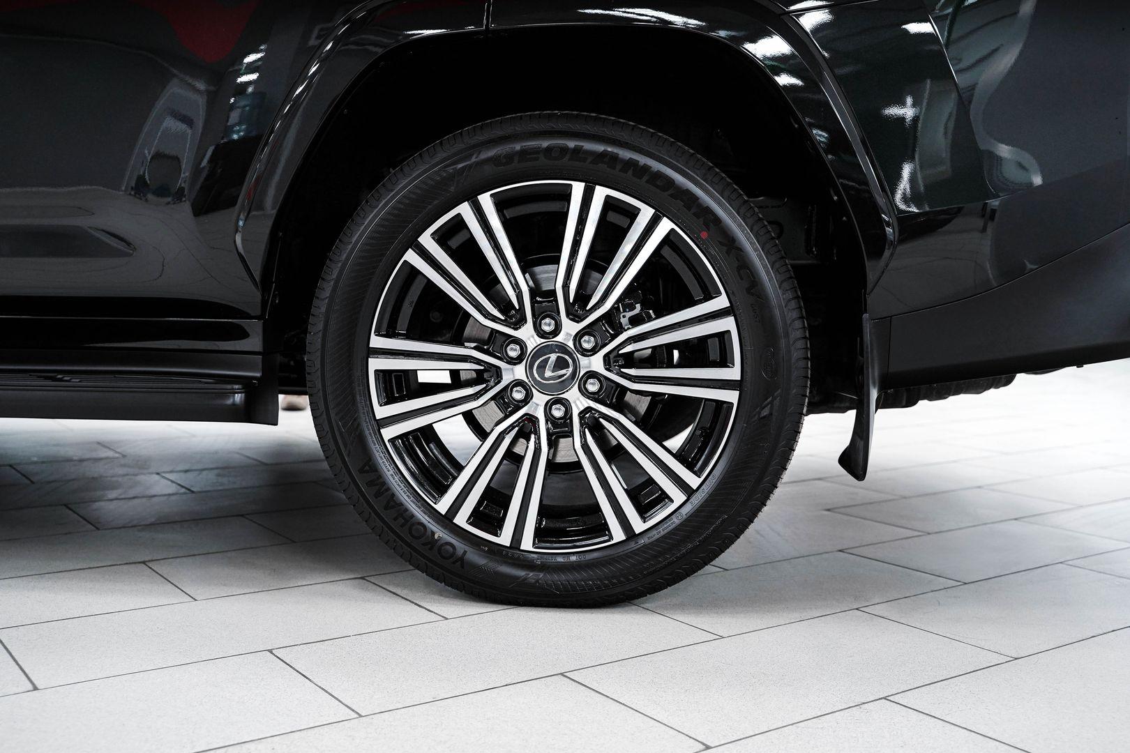Lexus LX 2024, черный, ДЦ Орехово