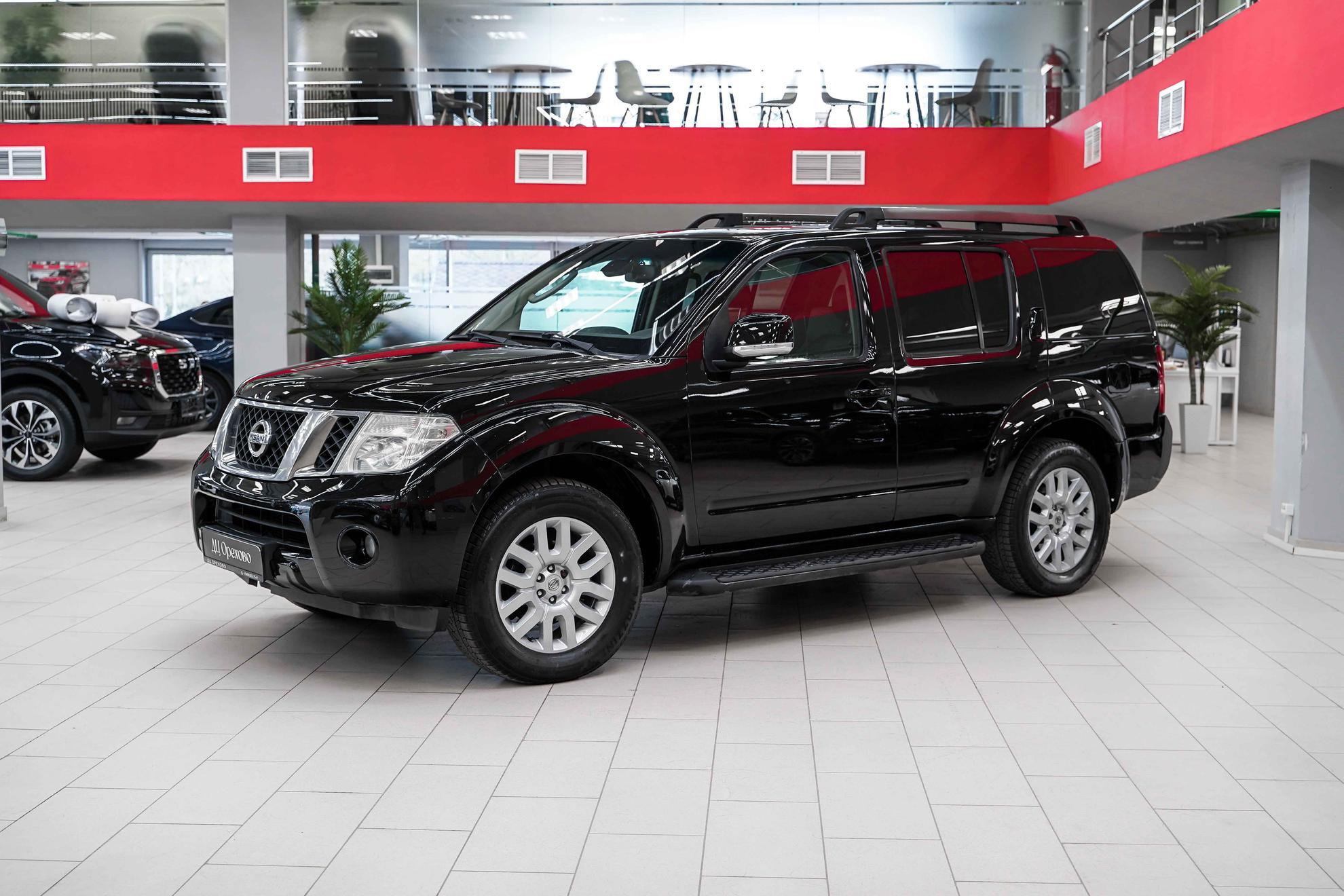 Nissan Pathfinder 2010, черный, ДЦ Орехово