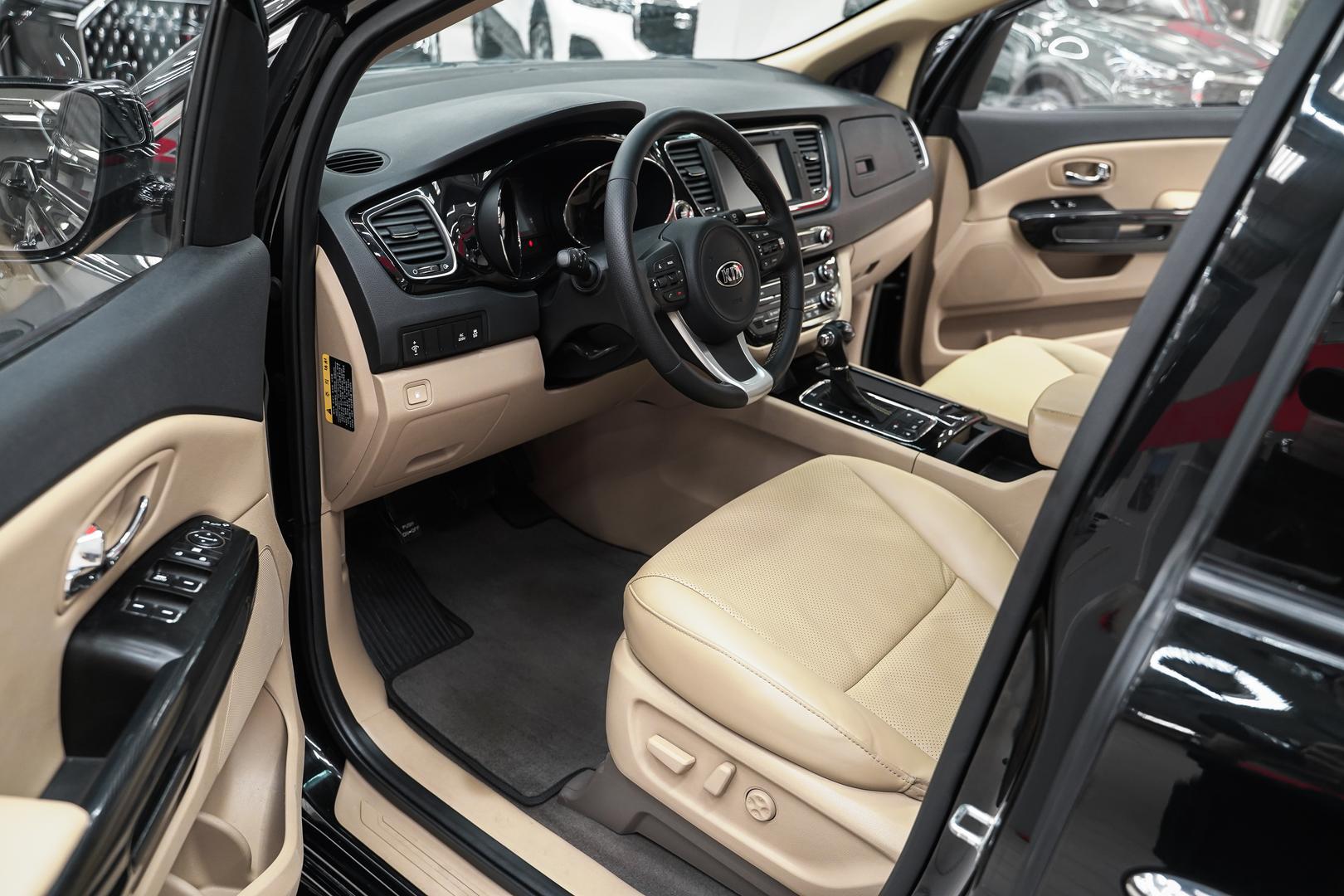 Kia Carnival 2015, черный, ДЦ Орехово