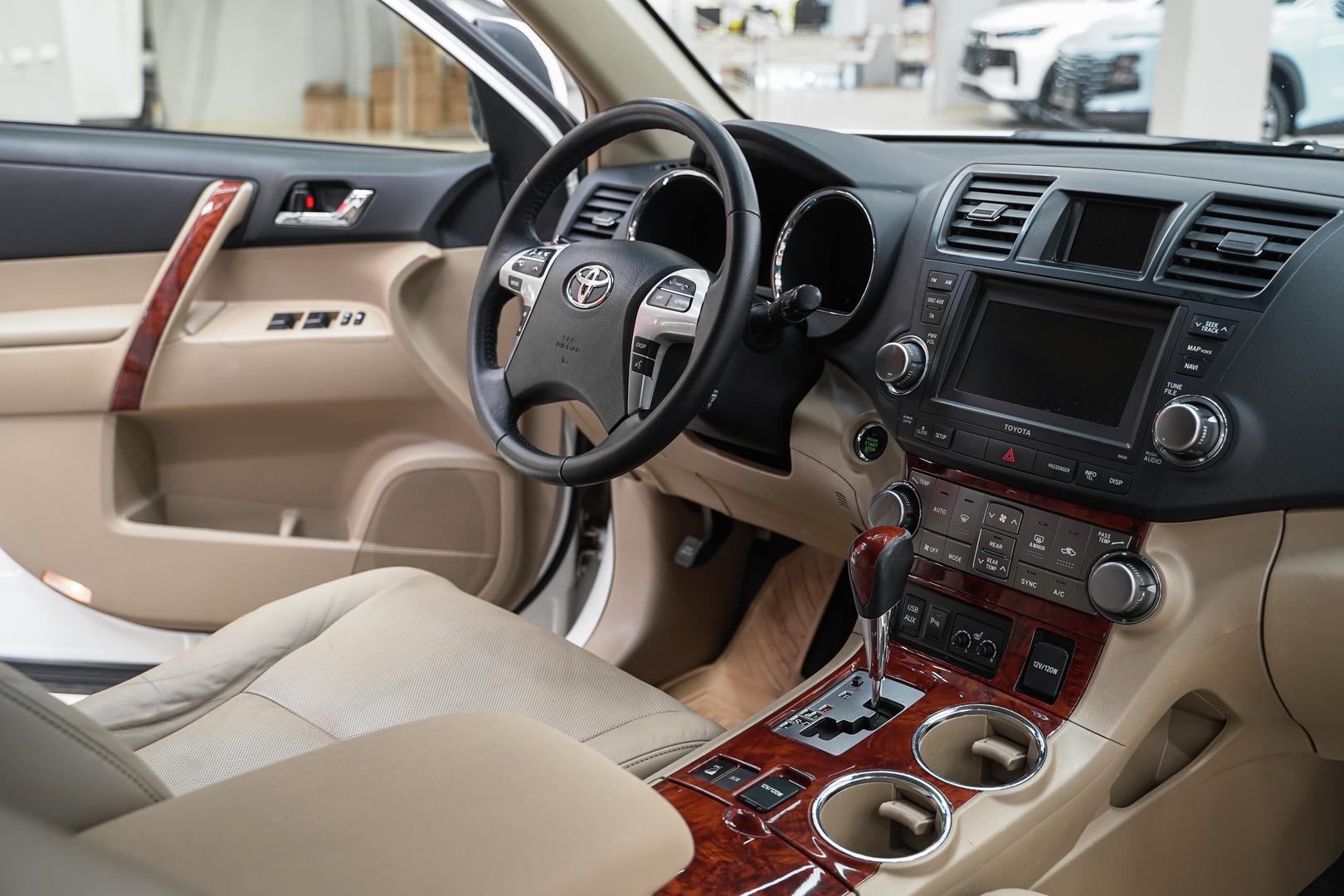 Toyota Highlander 2011, белый, ДЦ Орехово