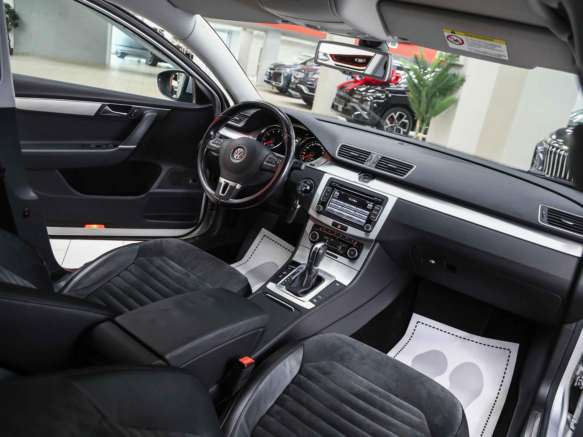 Volkswagen Passat 2011, серебряный, ДЦ Орехово