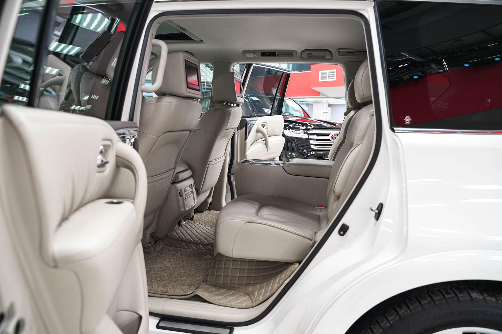 Infiniti QX56 2010, белый, ДЦ Орехово