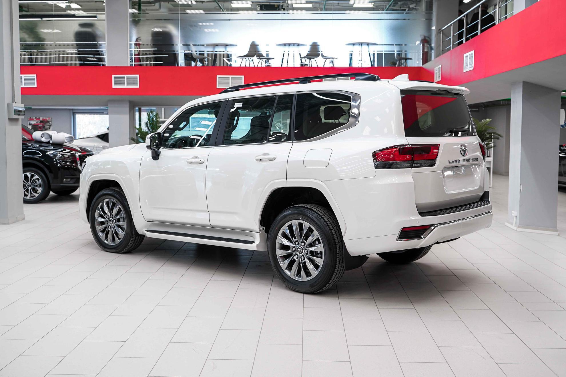 Toyota Land Cruiser 2026, белый, ДЦ Орехово