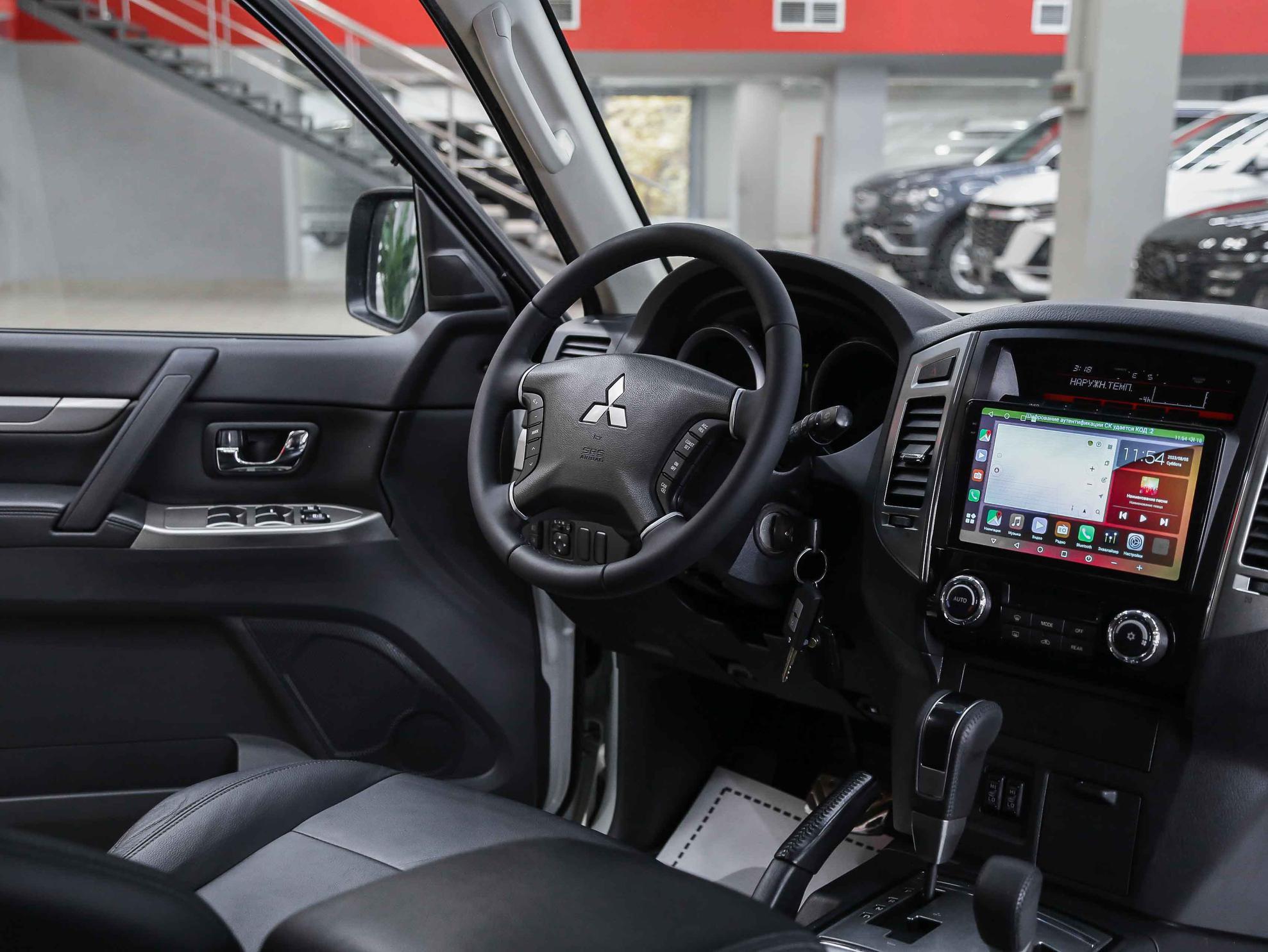Mitsubishi Pajero 2018, белый, ДЦ Орехово