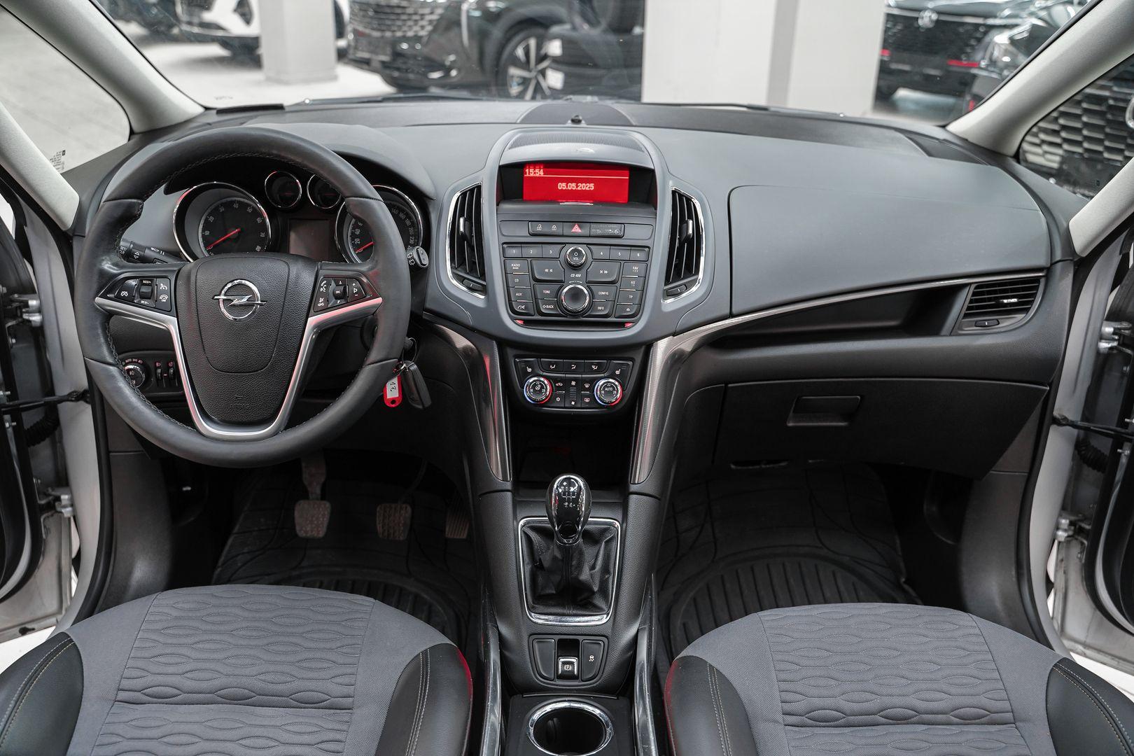 Opel Zafira 2013, серебряный, ДЦ Орехово