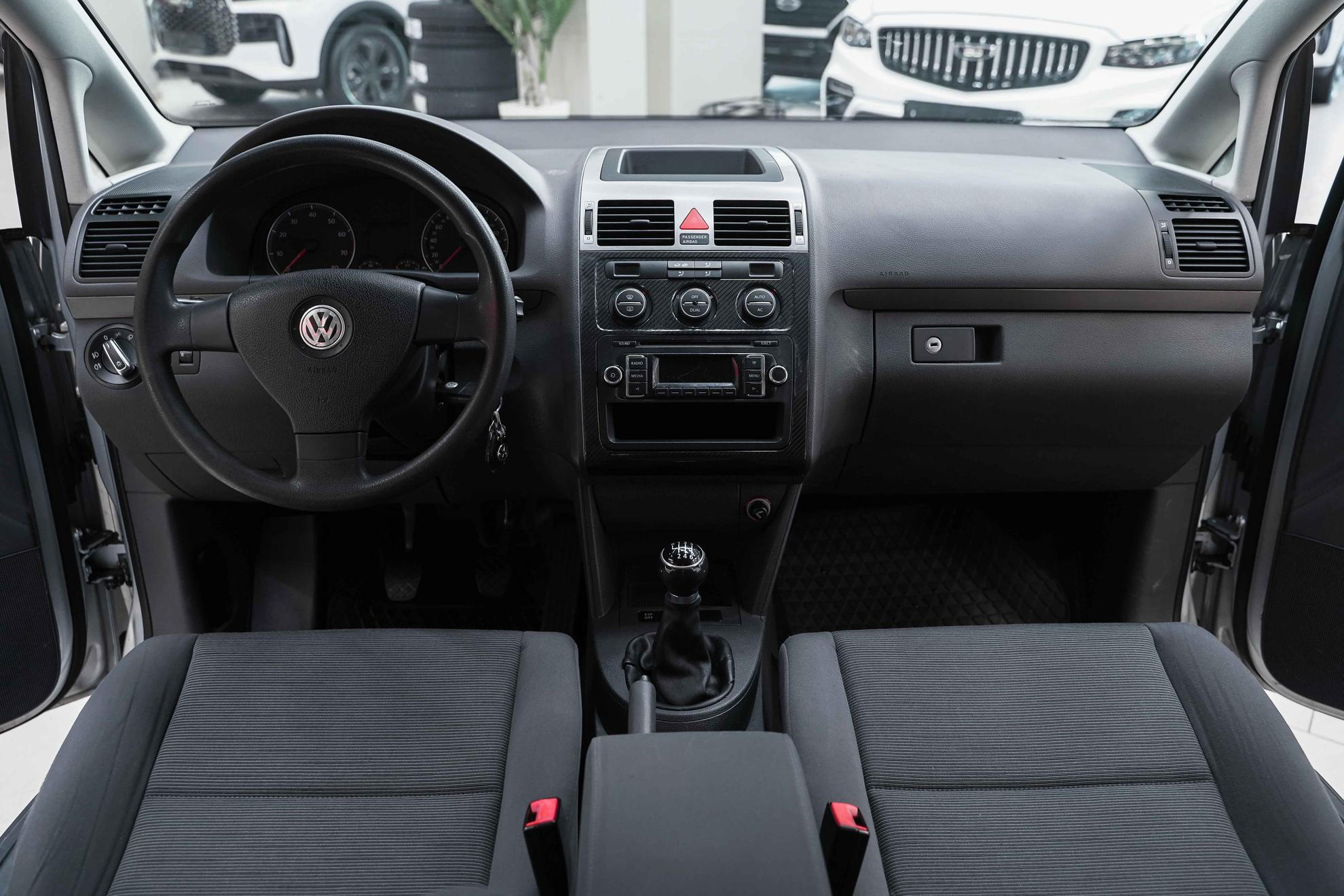 Volkswagen Touran 2008, серебряный, ДЦ Орехово