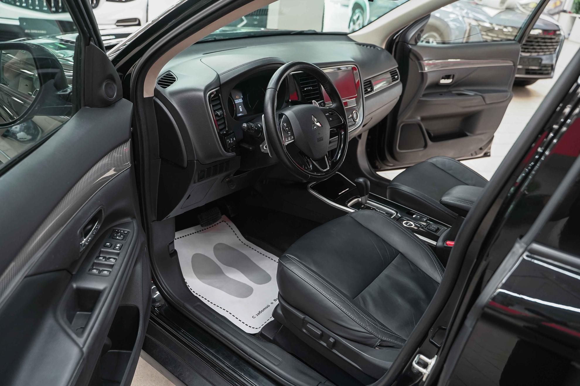 Mitsubishi Outlander 2019, черный, ДЦ Орехово