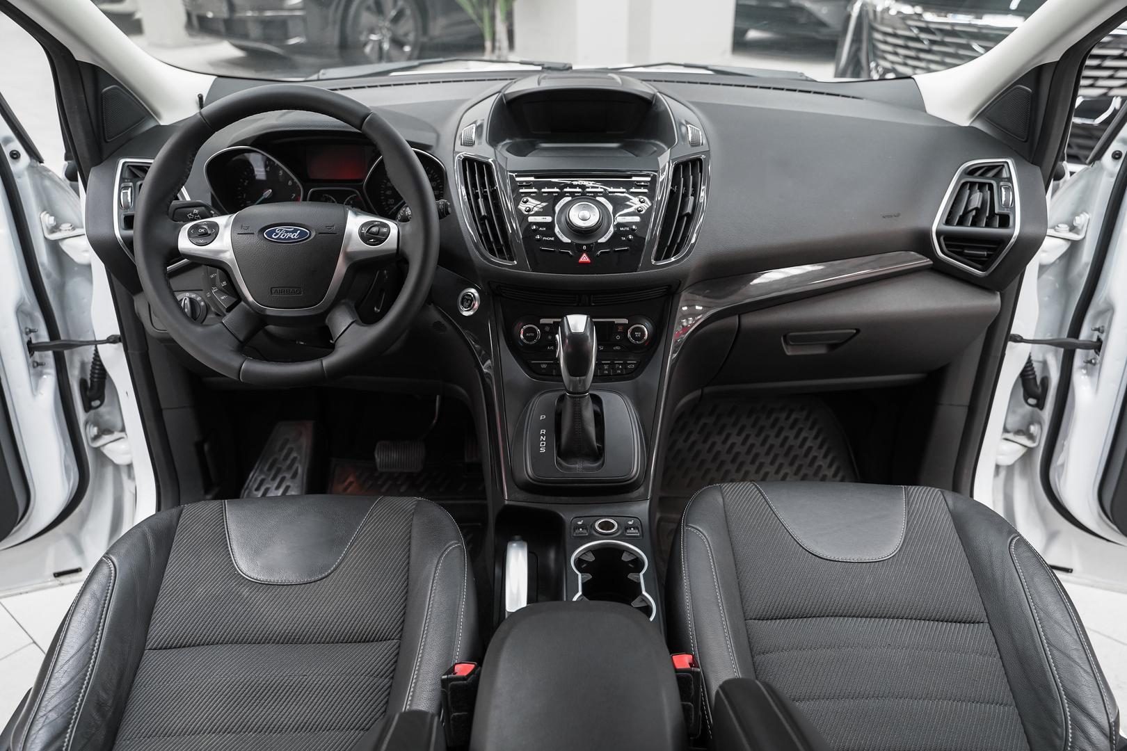 Ford Kuga 2015, белый, ДЦ Орехово