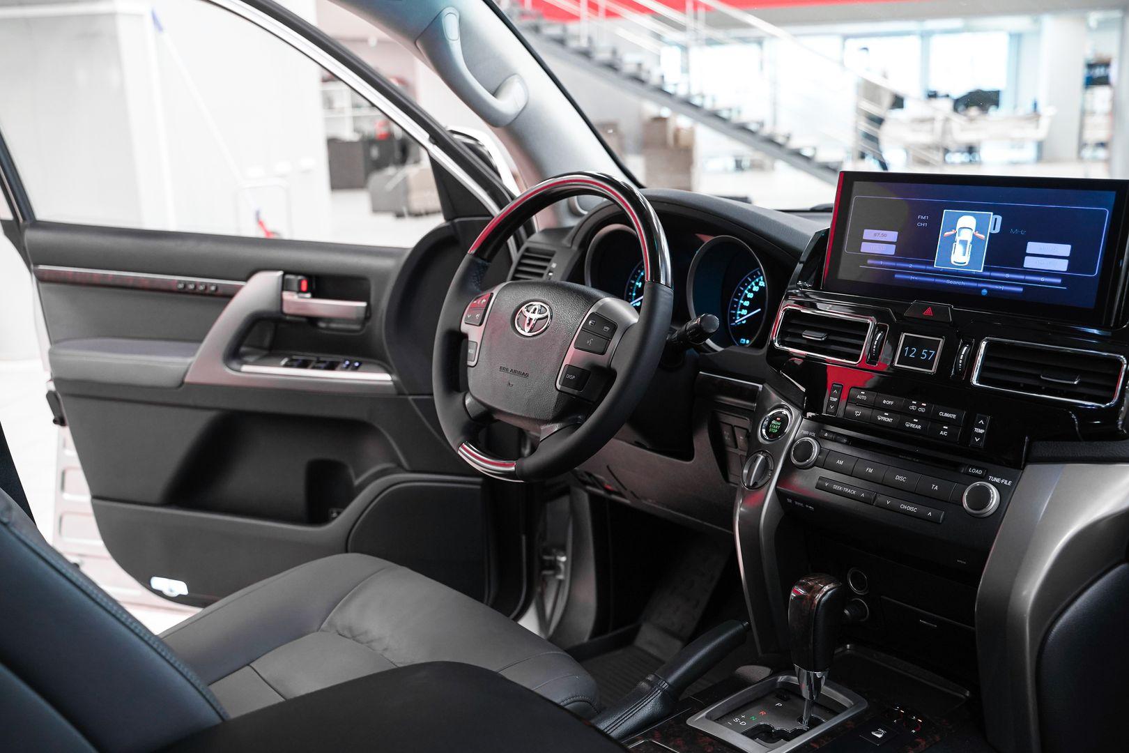 Toyota Land Cruiser 2008, серебряный, ДЦ Орехово
