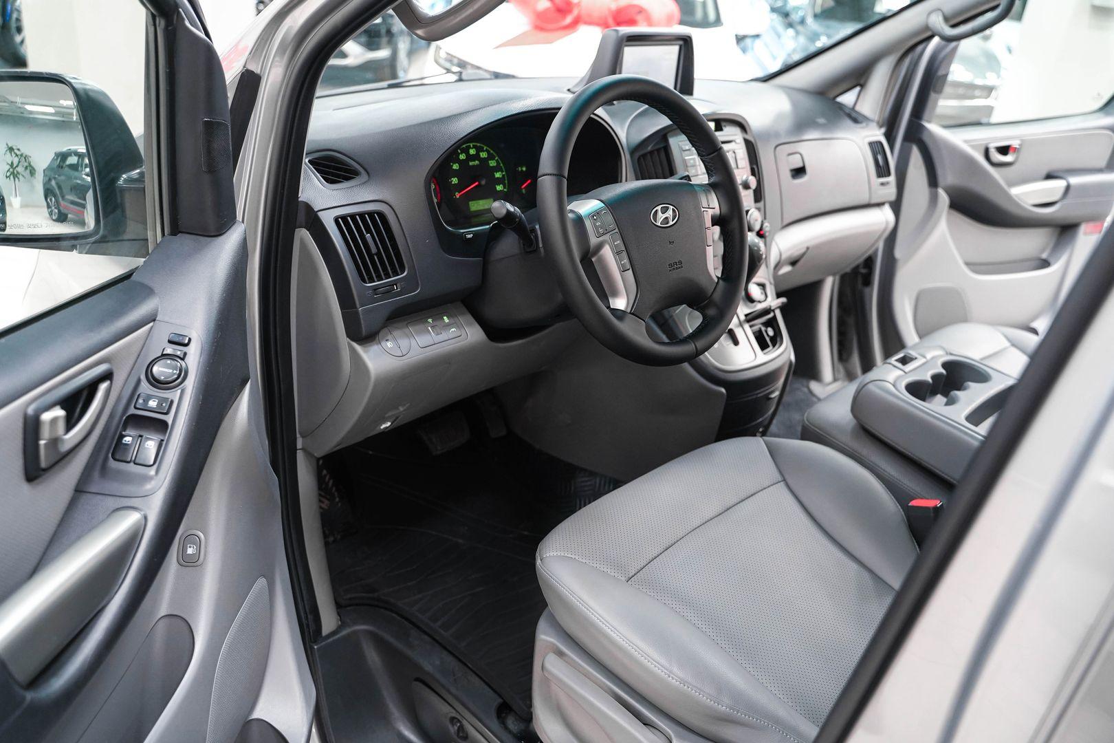 Hyundai Grand Starex 2014, серый, ДЦ Орехово