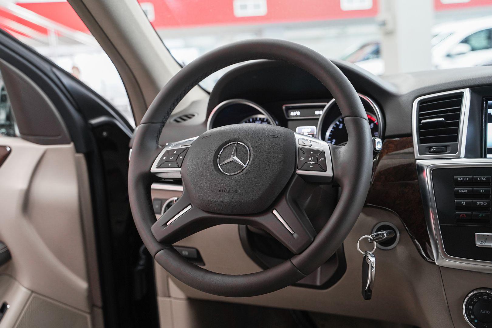 Mercedes-Benz M-Класс 2012, черный, ДЦ Орехово