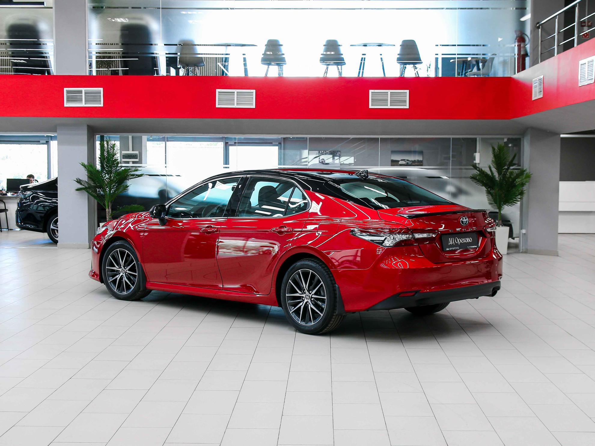 Toyota Camry 2021, красный, ДЦ Орехово