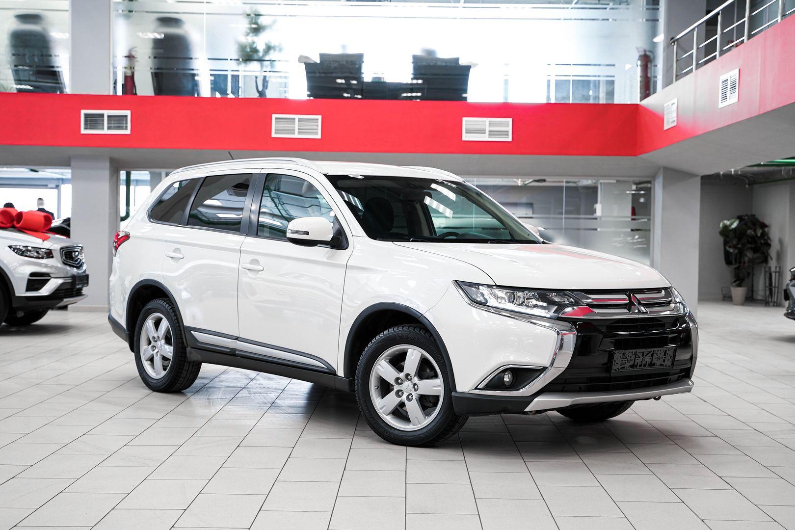 Mitsubishi Outlander 2016, белый, ДЦ Орехово