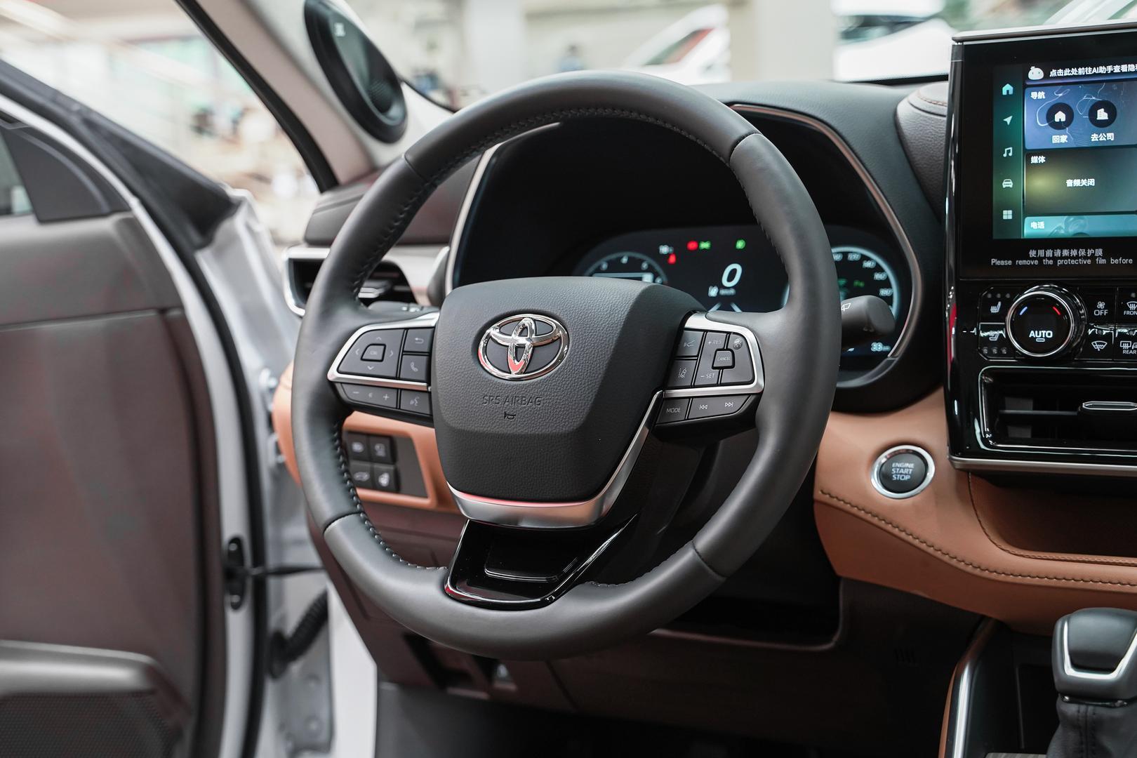 Toyota Highlander 2025, белый, ДЦ Орехово