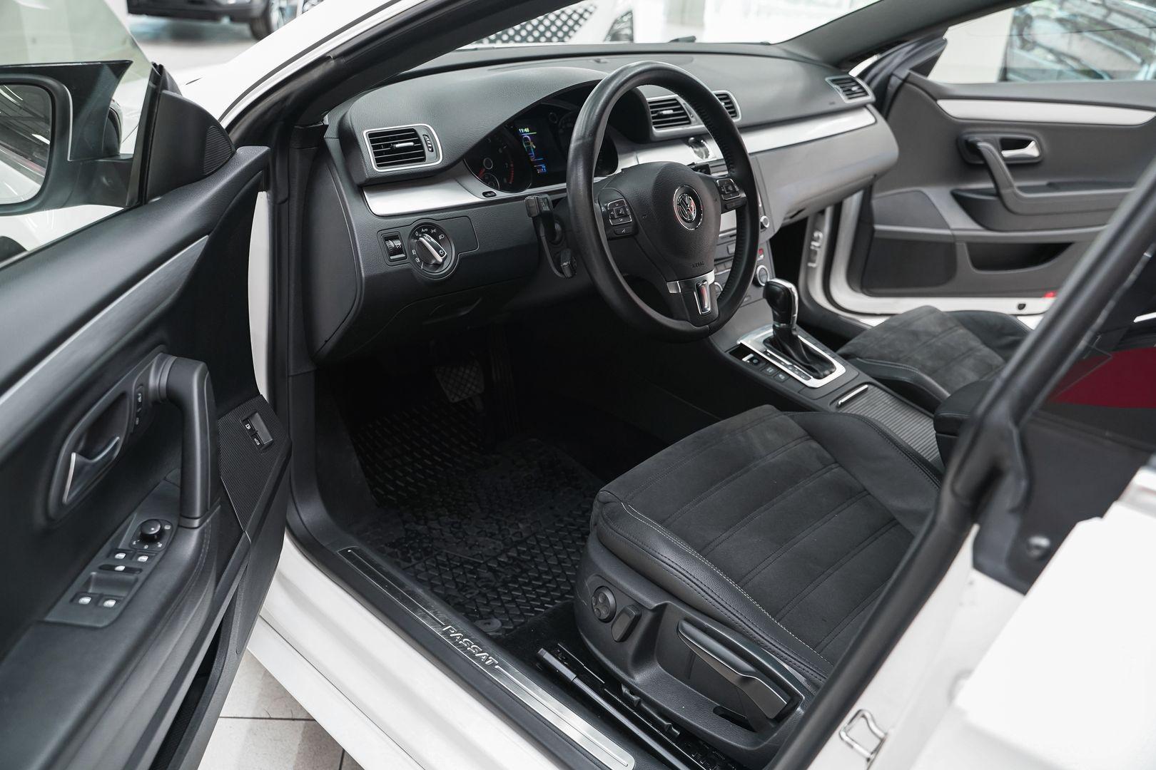 Volkswagen Passat CC 2013, белый, ДЦ Орехово
