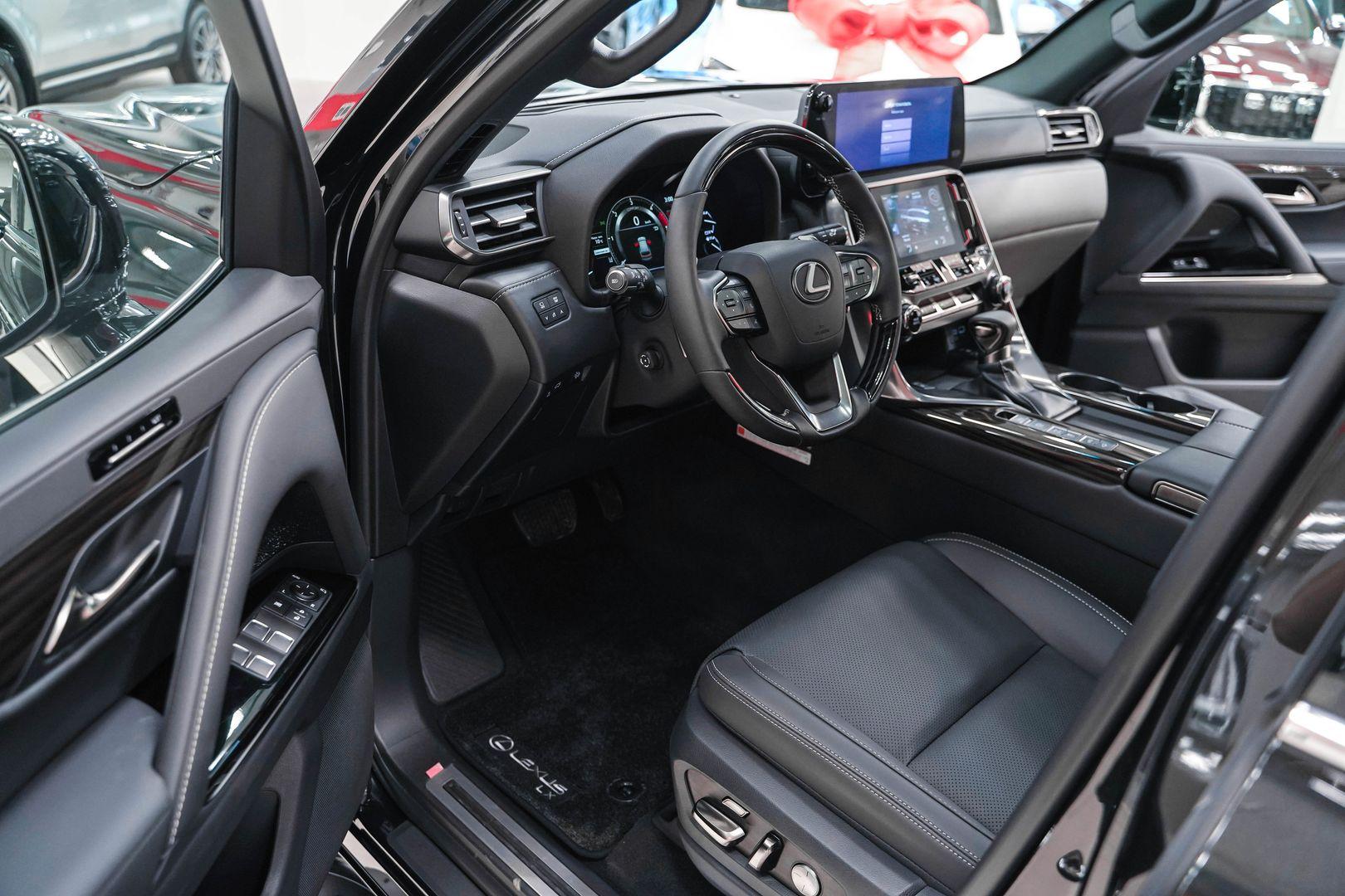 Lexus LX 2024, черный, ДЦ Орехово