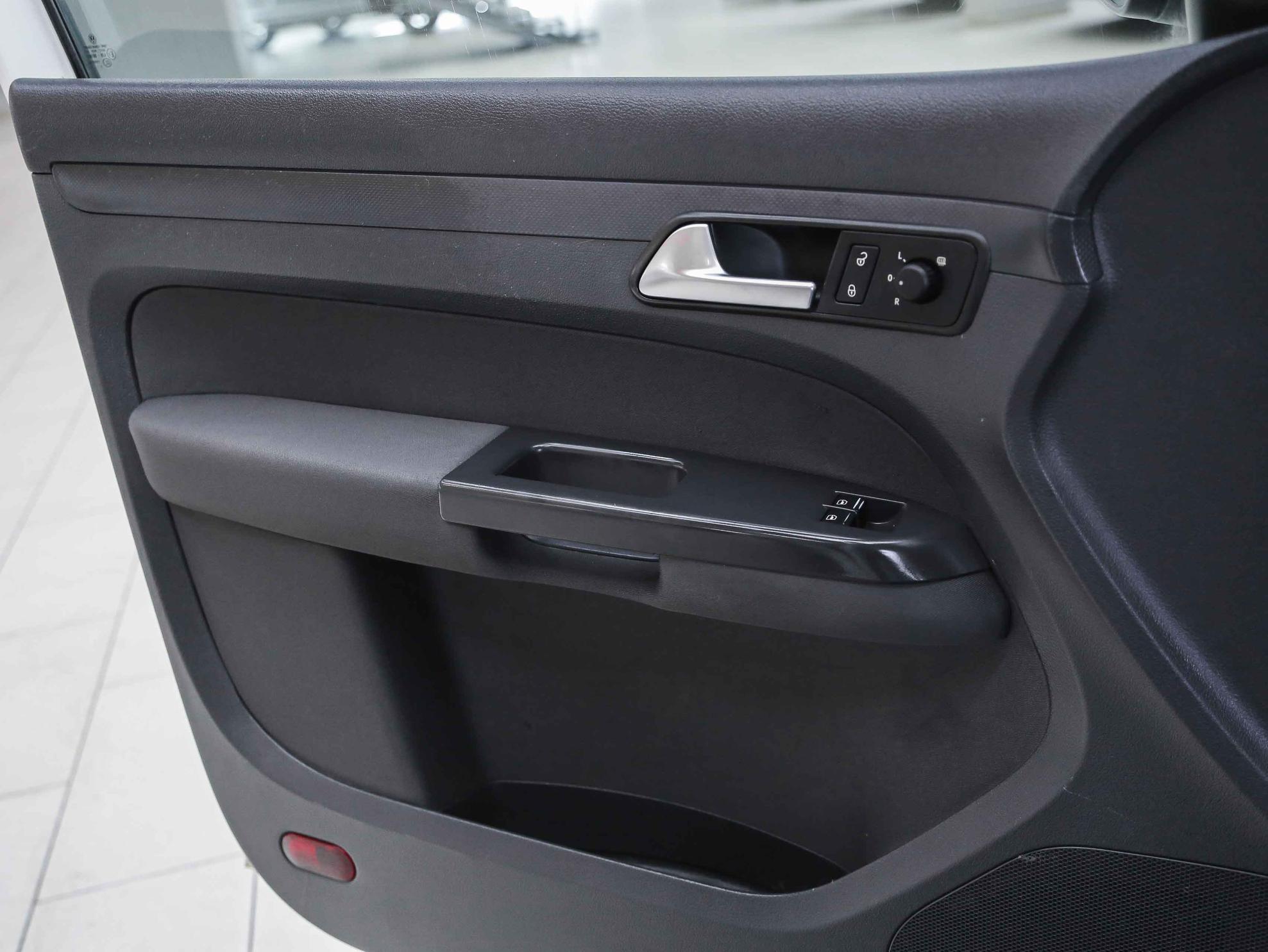 Volkswagen Caddy 2013, белый, ДЦ Орехово