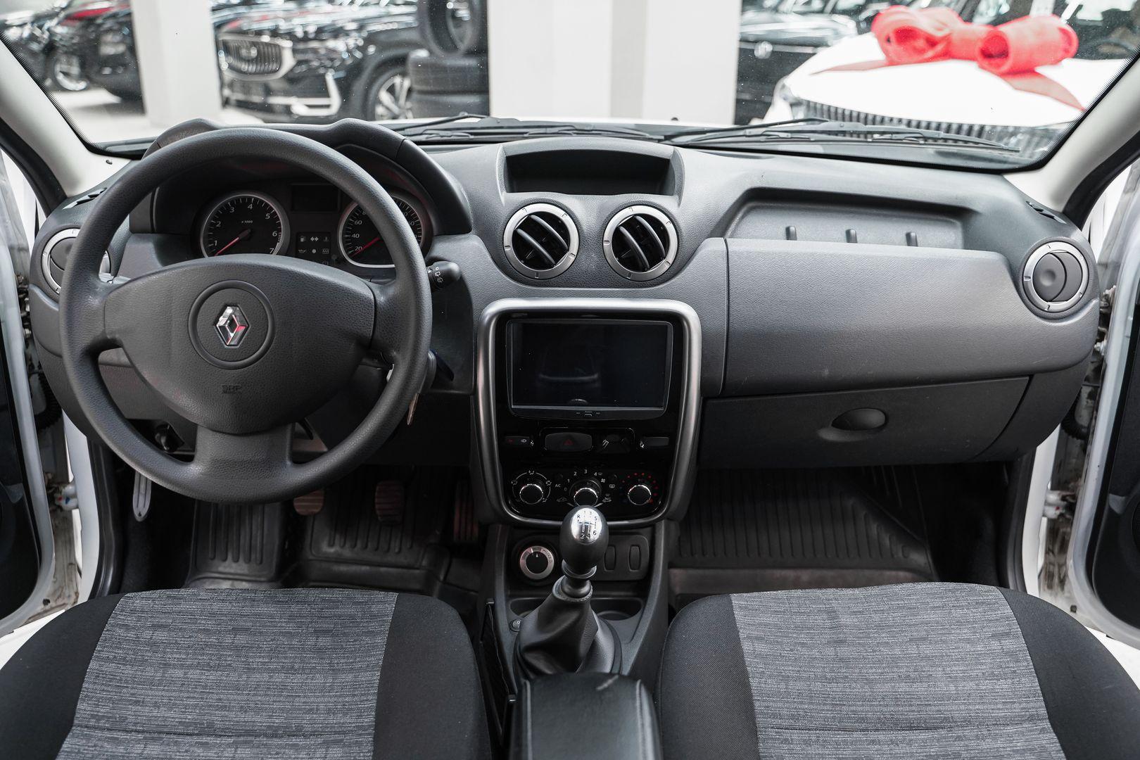 Renault Duster 2013, белый, ДЦ Орехово