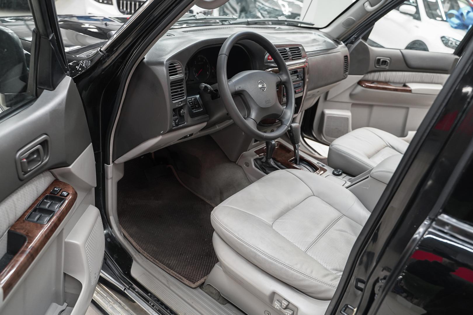 Nissan Patrol 2003, черный, ДЦ Орехово