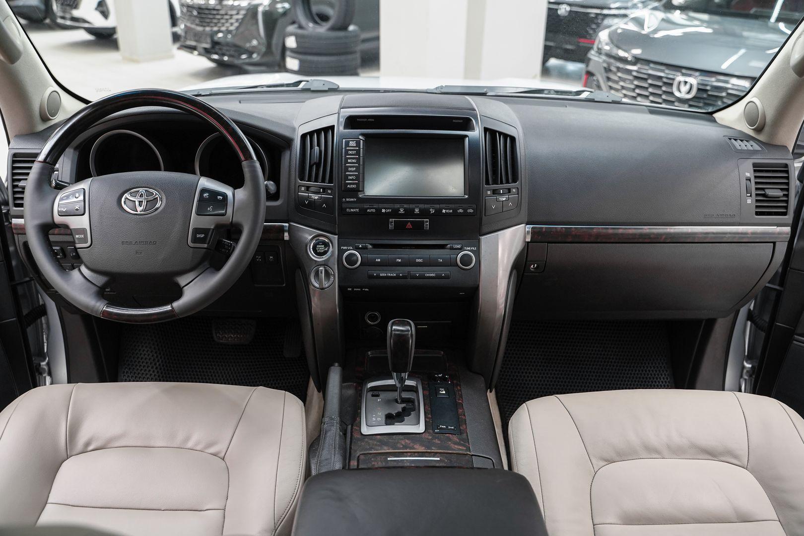 Toyota Land Cruiser 2008, серый, ДЦ Орехово