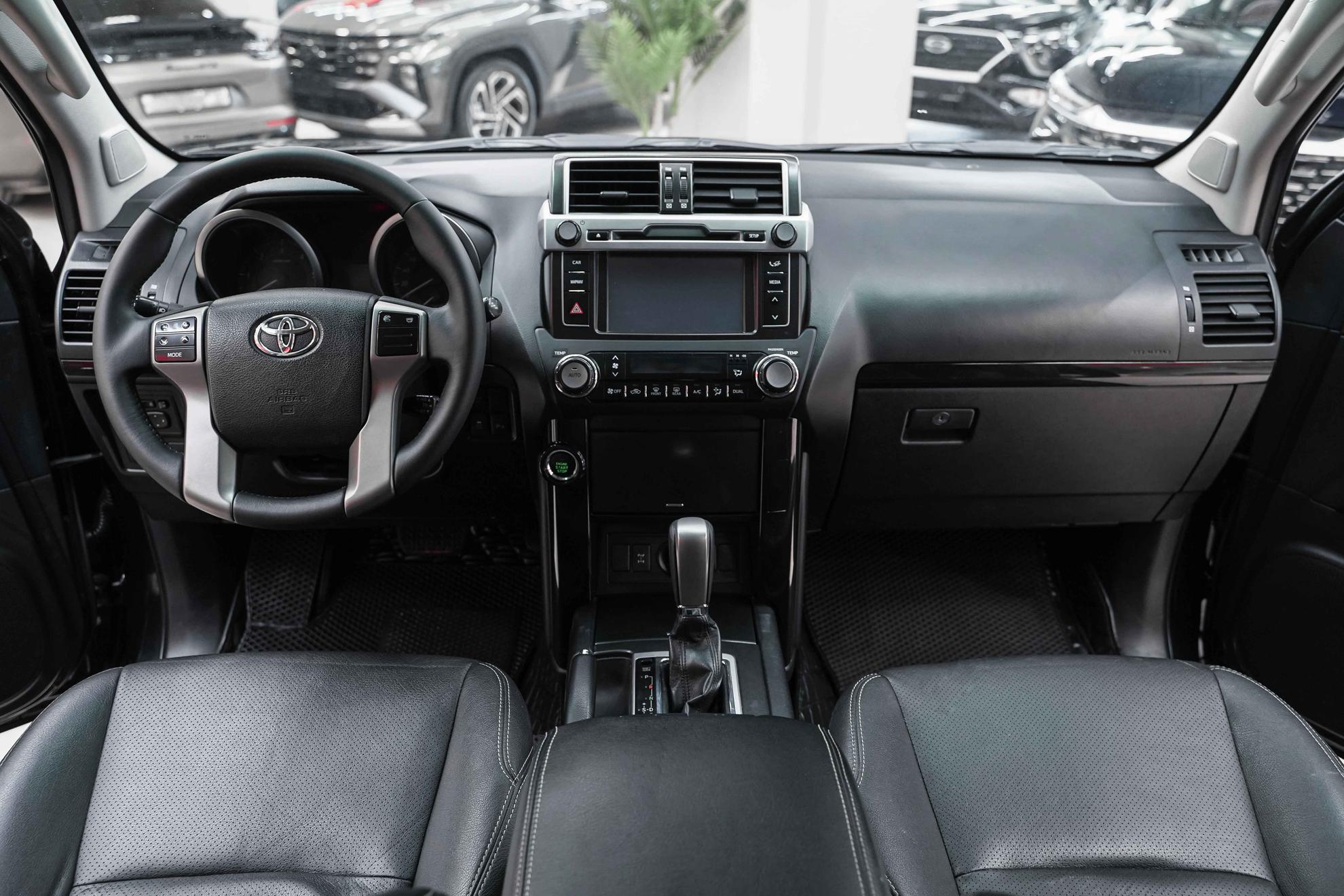 Toyota Land Cruiser Prado 2013, черный, ДЦ Орехово