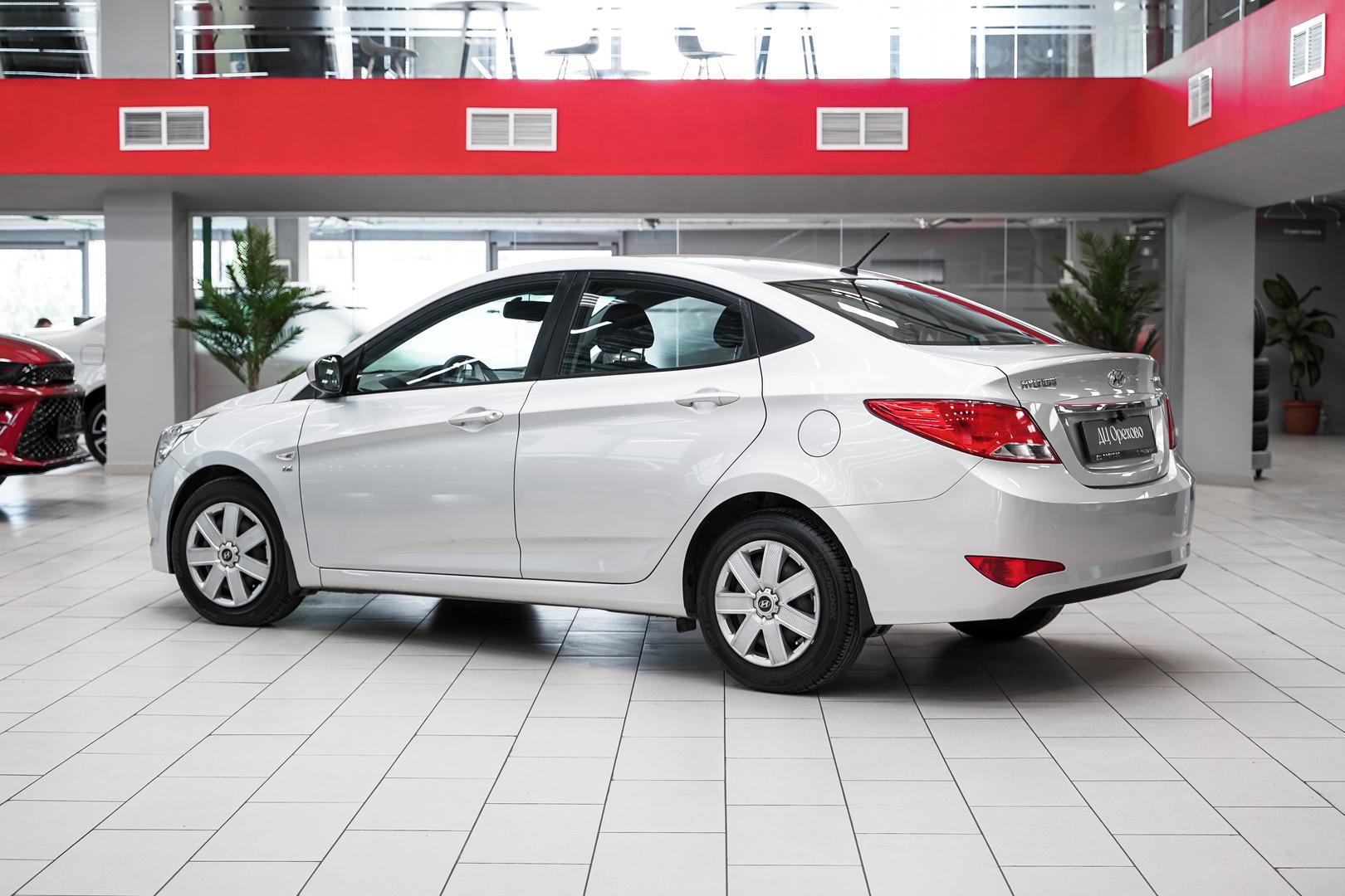 Hyundai Solaris 2015, серебряный, ДЦ Орехово