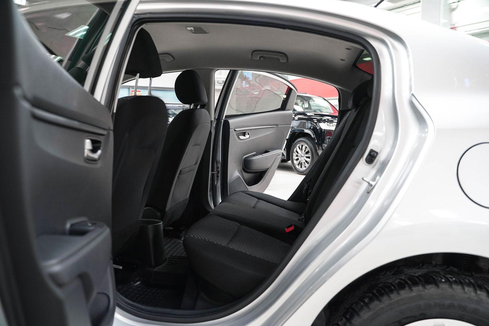 Kia Rio 2017, серебряный, ДЦ Орехово