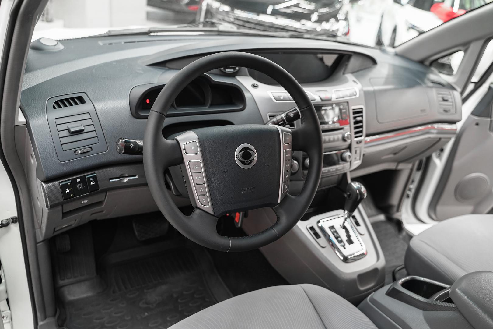 SsangYong Stavic 2014, белый, ДЦ Орехово