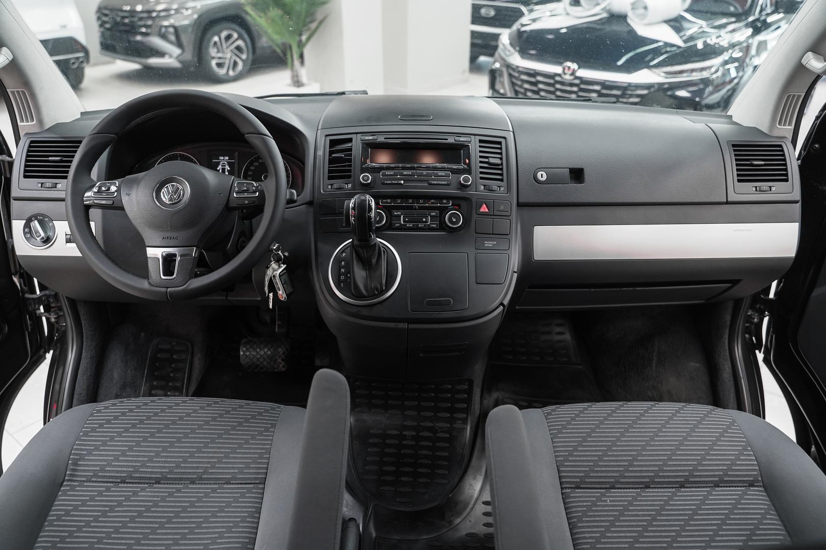 Volkswagen Multivan 2014, пурпурный, ДЦ Орехово