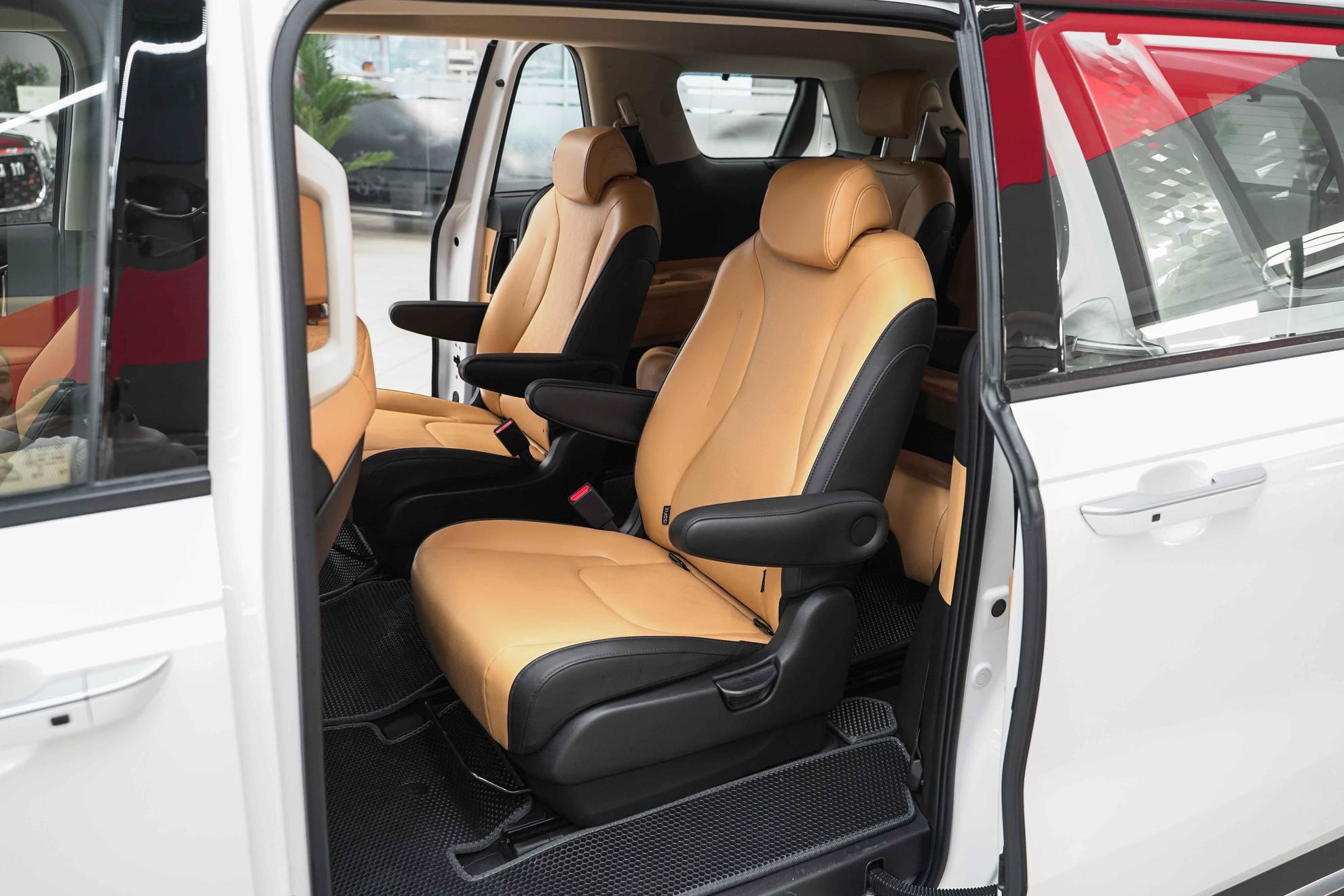 Kia Carnival 2021, белый, ДЦ Орехово