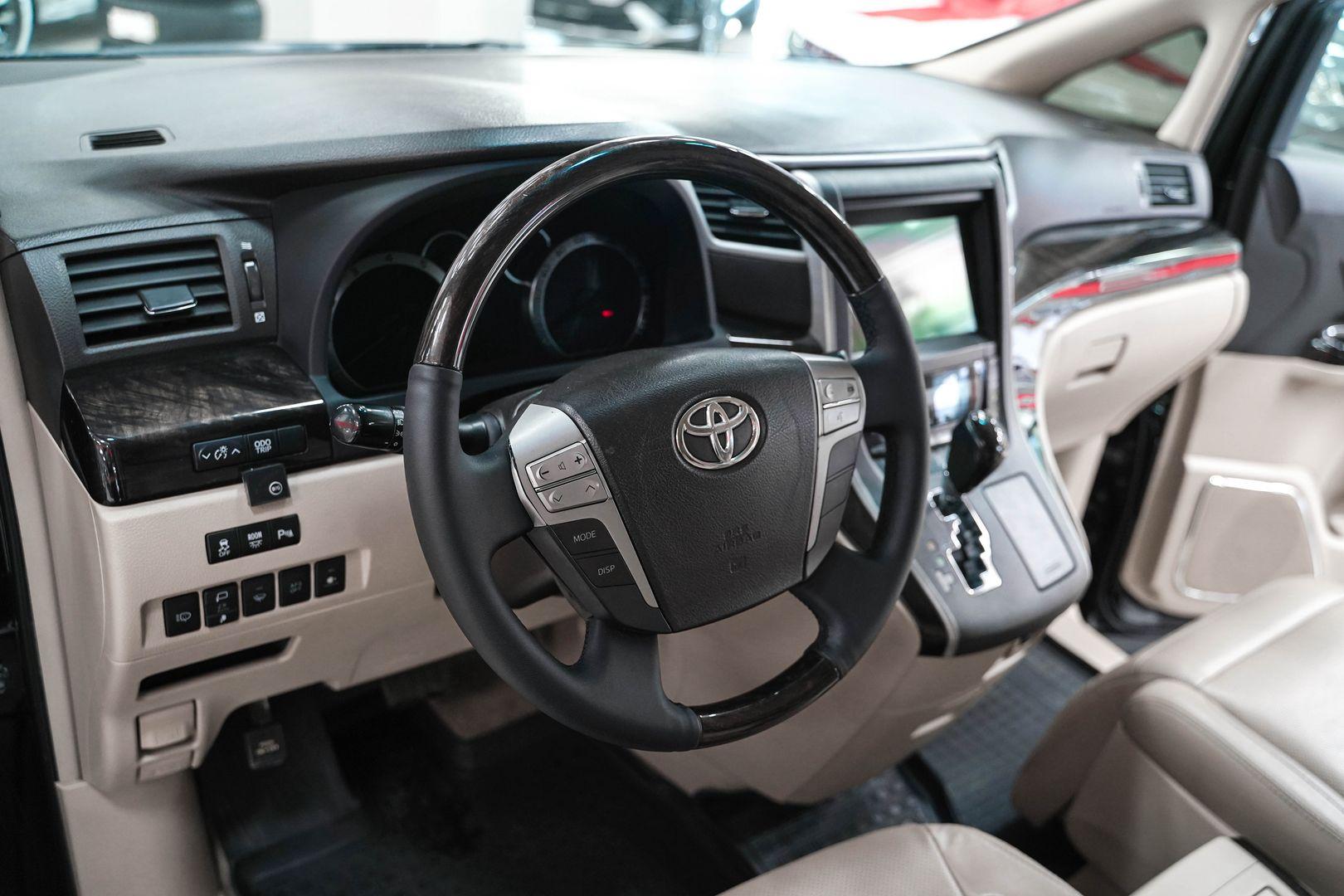 Toyota Alphard 2012, черный, ДЦ Орехово