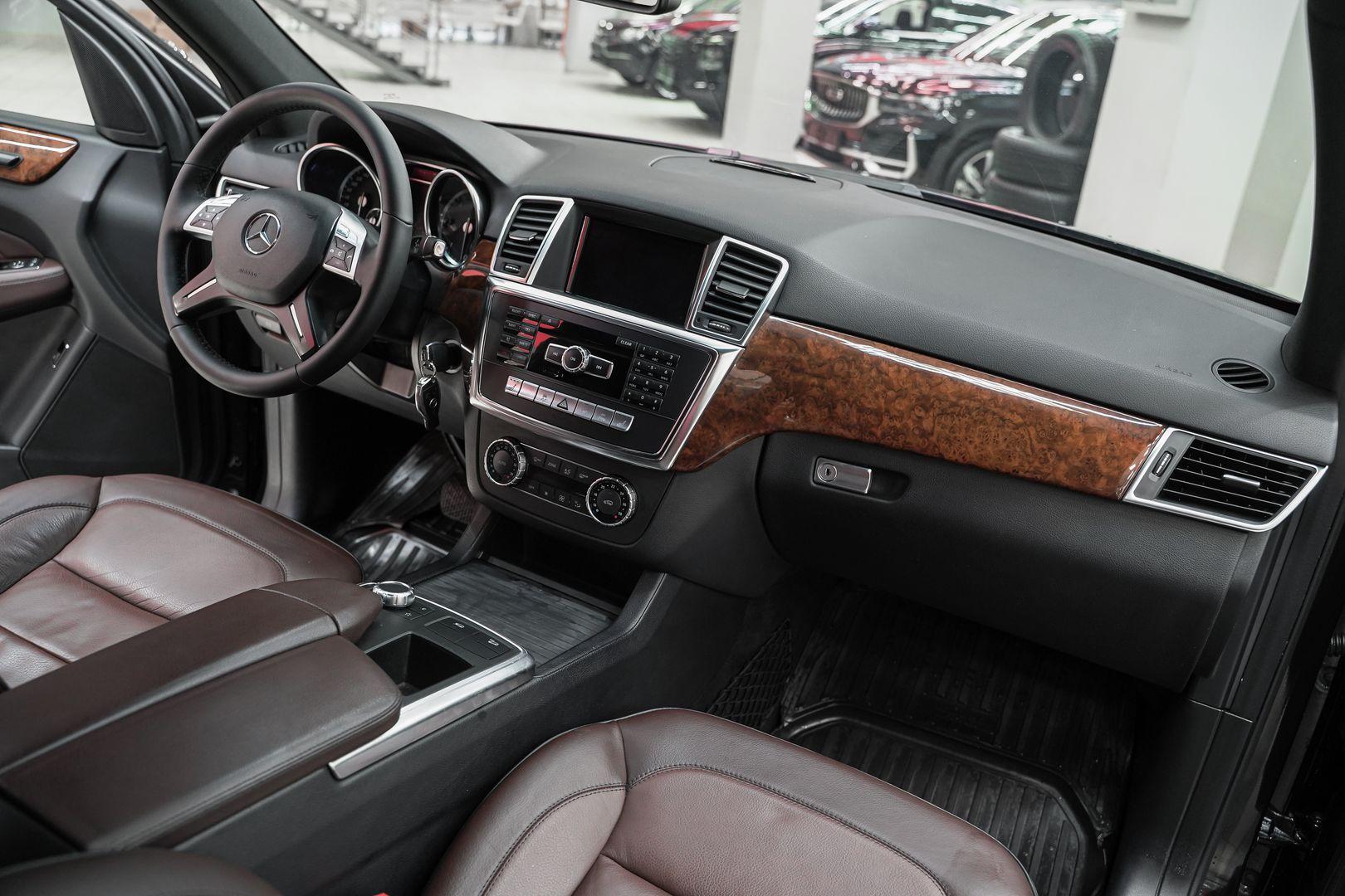 Mercedes-Benz M-Класс 2012, черный, ДЦ Орехово