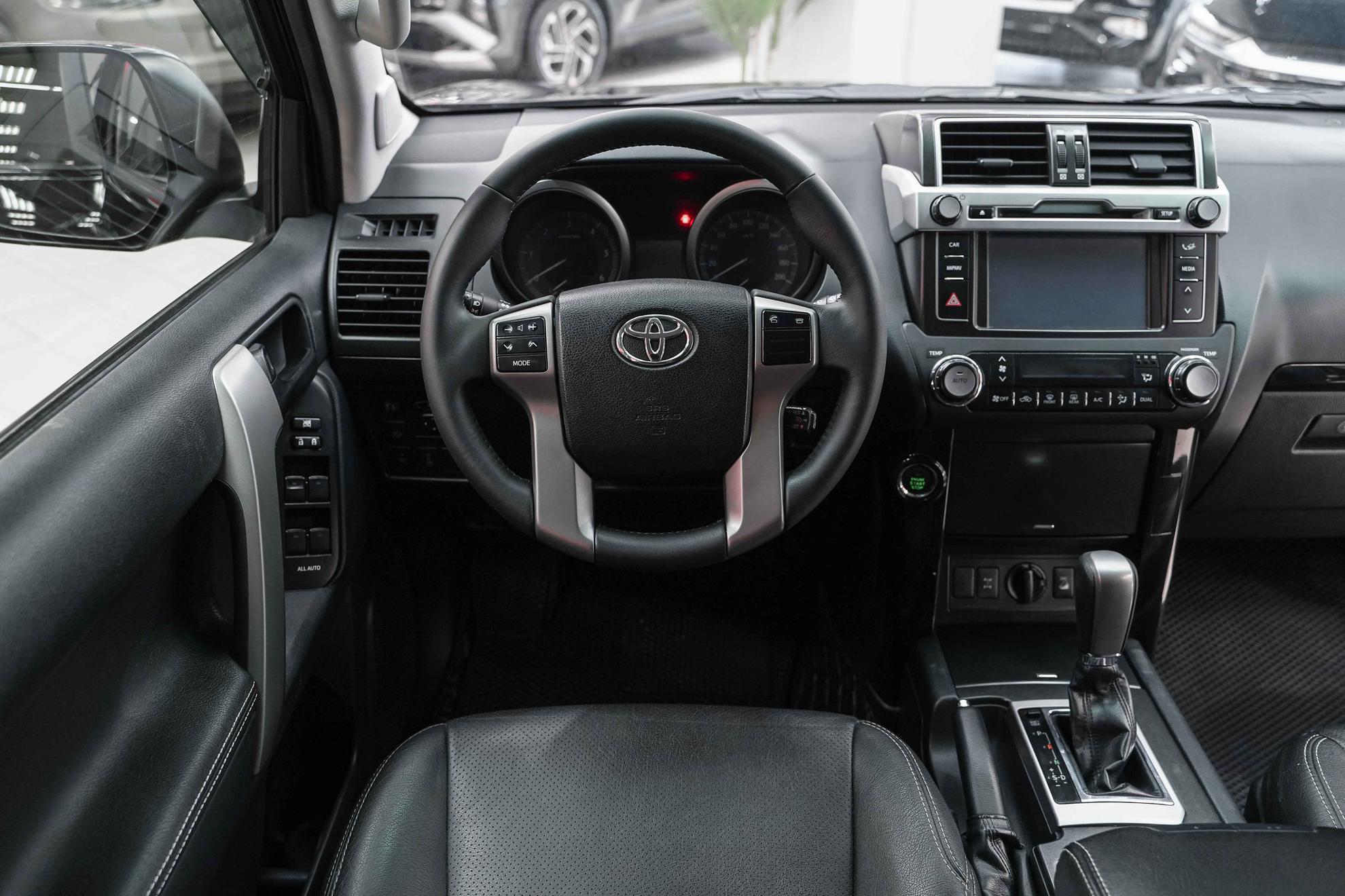 Toyota Land Cruiser Prado 2013, черный, ДЦ Орехово
