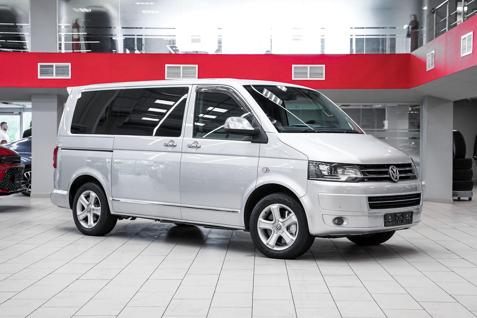 Volkswagen Multivan 2012, серебряный, ДЦ Орехово