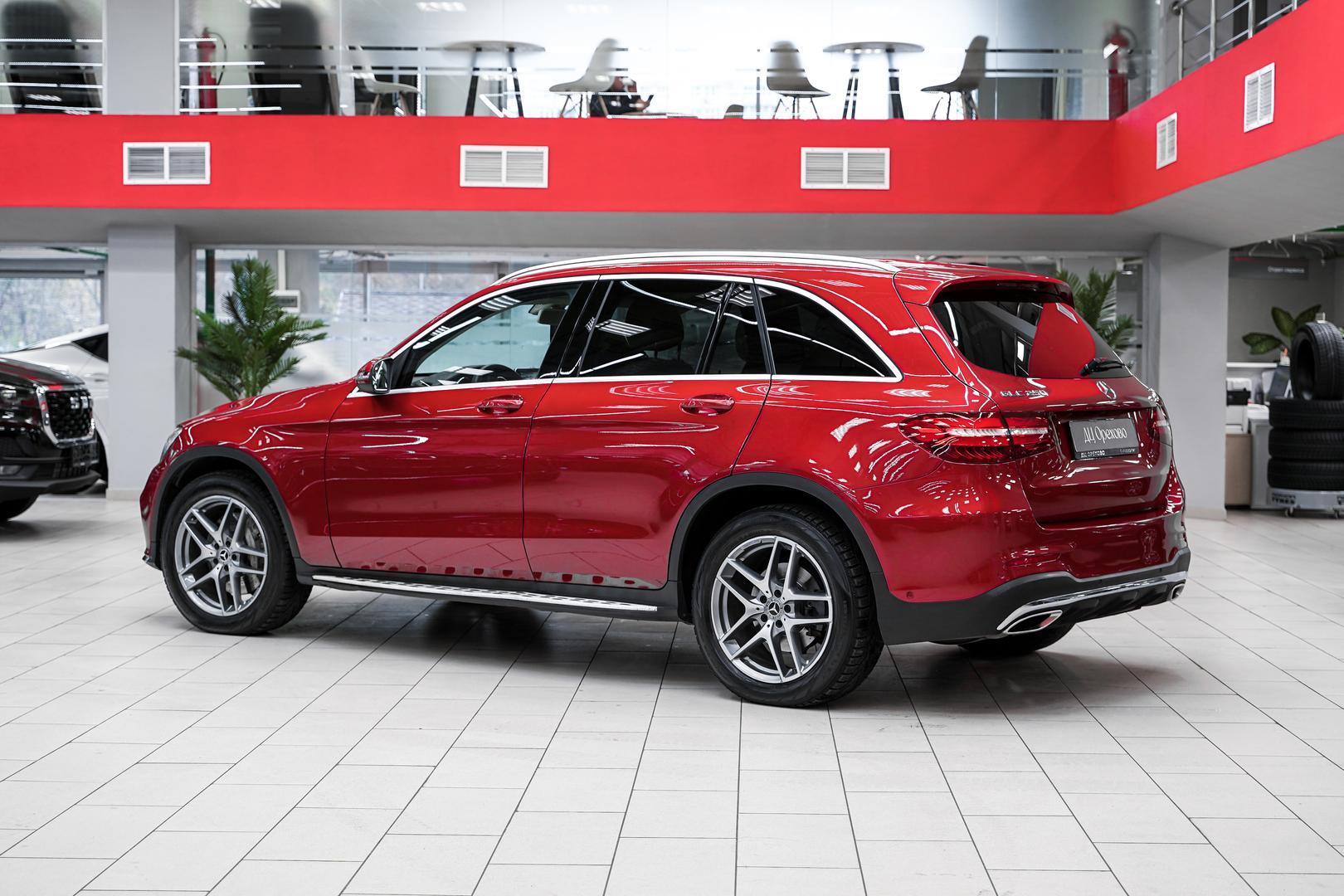 Mercedes-Benz GLC 2017, красный, ДЦ Орехово