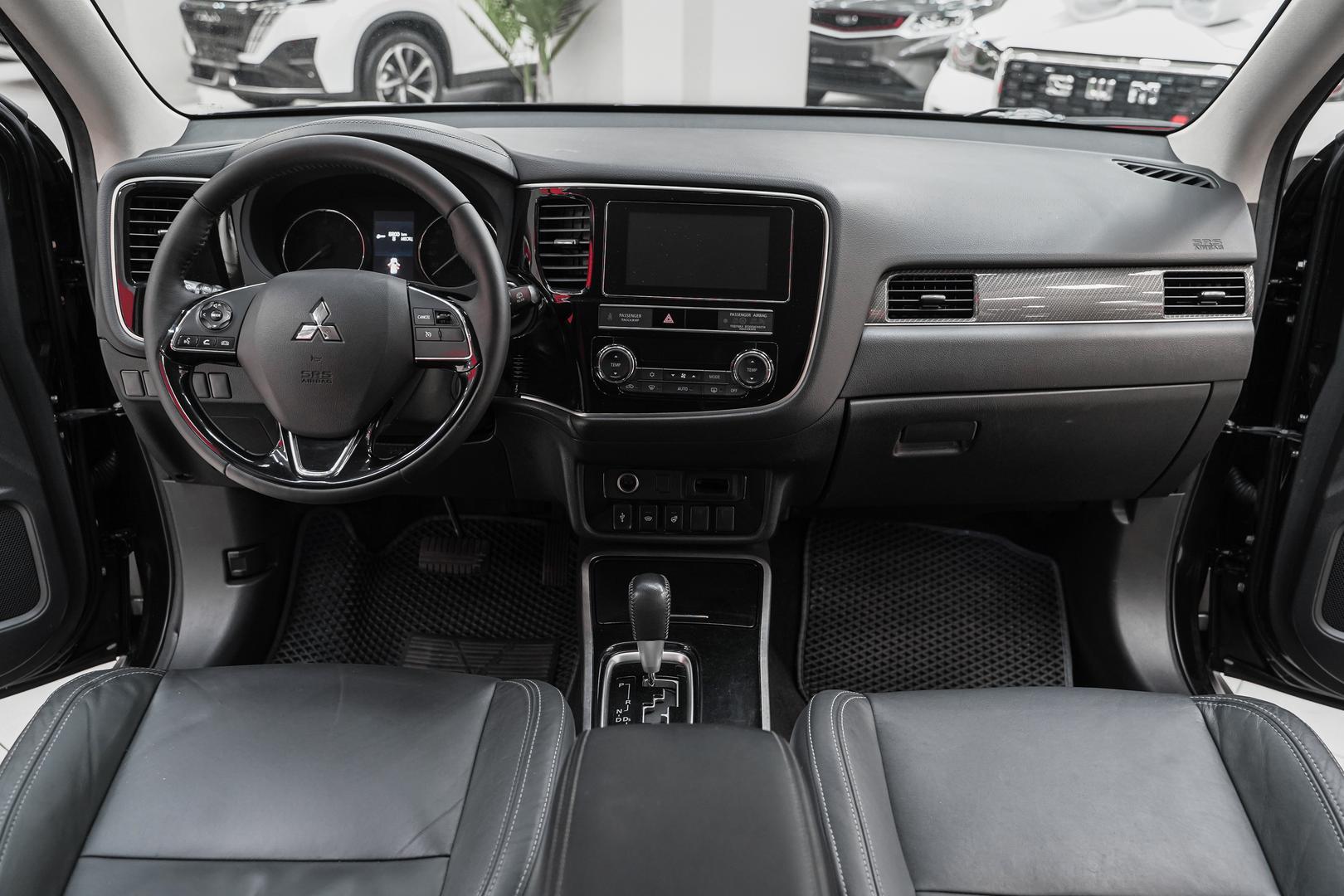 Mitsubishi Outlander 2019, черный, ДЦ Орехово