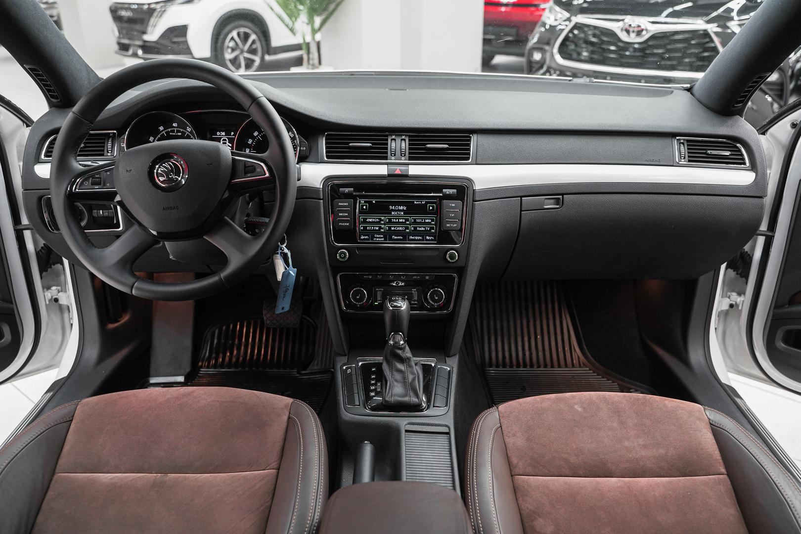 Skoda Superb 2014, белый, ДЦ Орехово