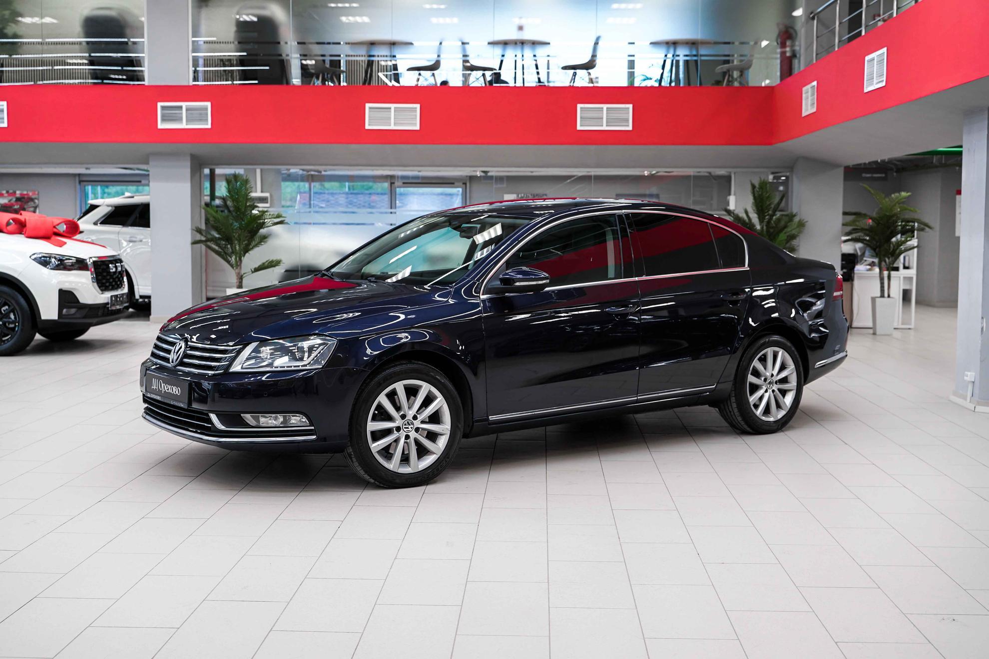 Volkswagen Passat 2014, синий, ДЦ Орехово