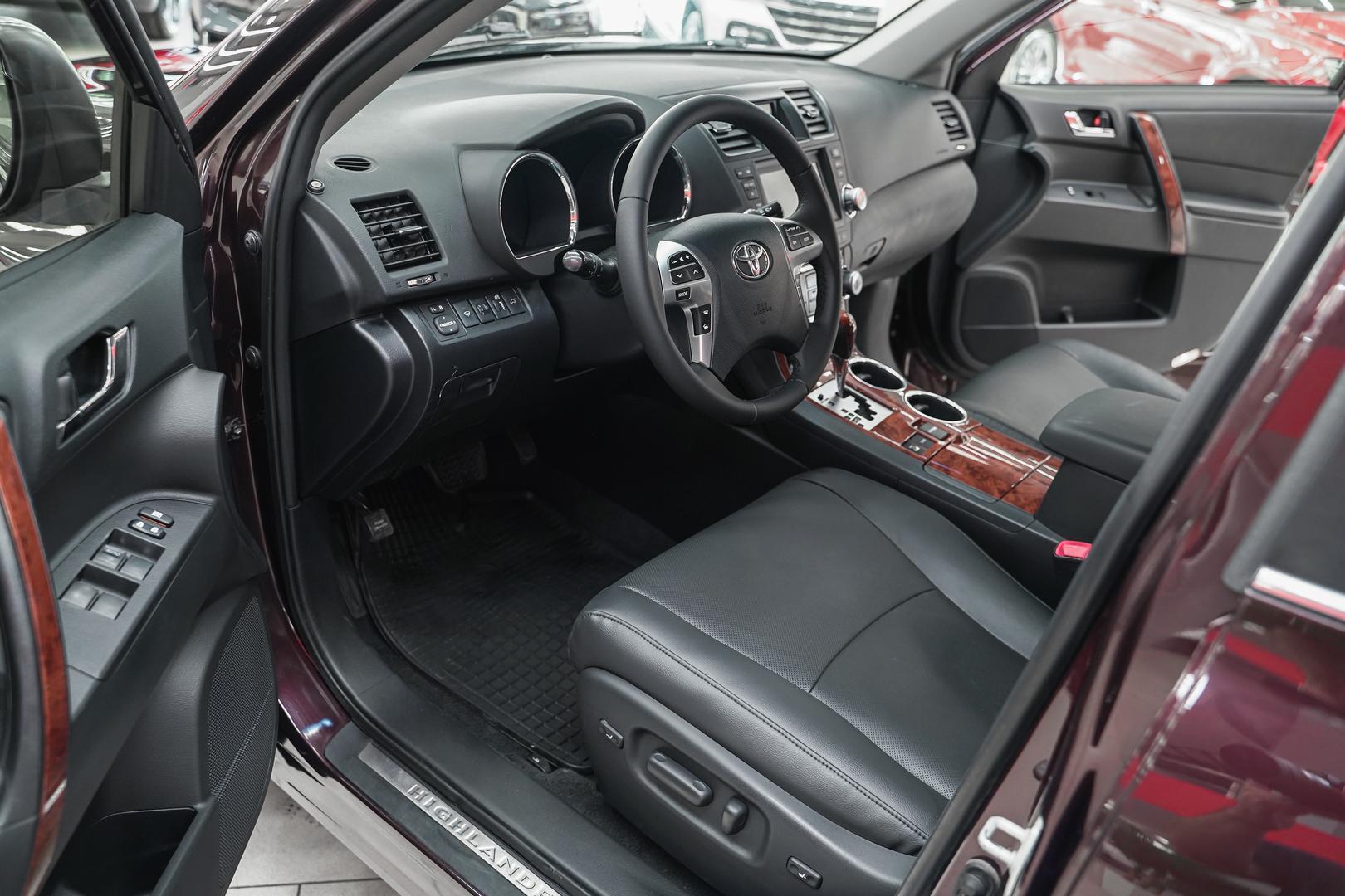 Toyota Highlander 2012, пурпурный, ДЦ Орехово