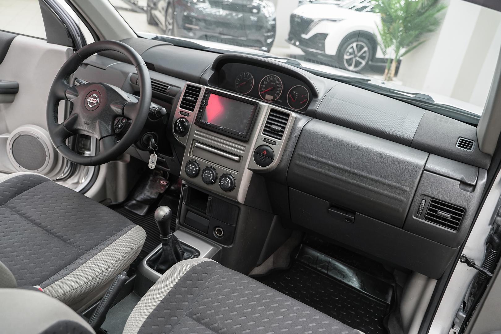 Nissan X-Trail 2004, серебряный, ДЦ Орехово