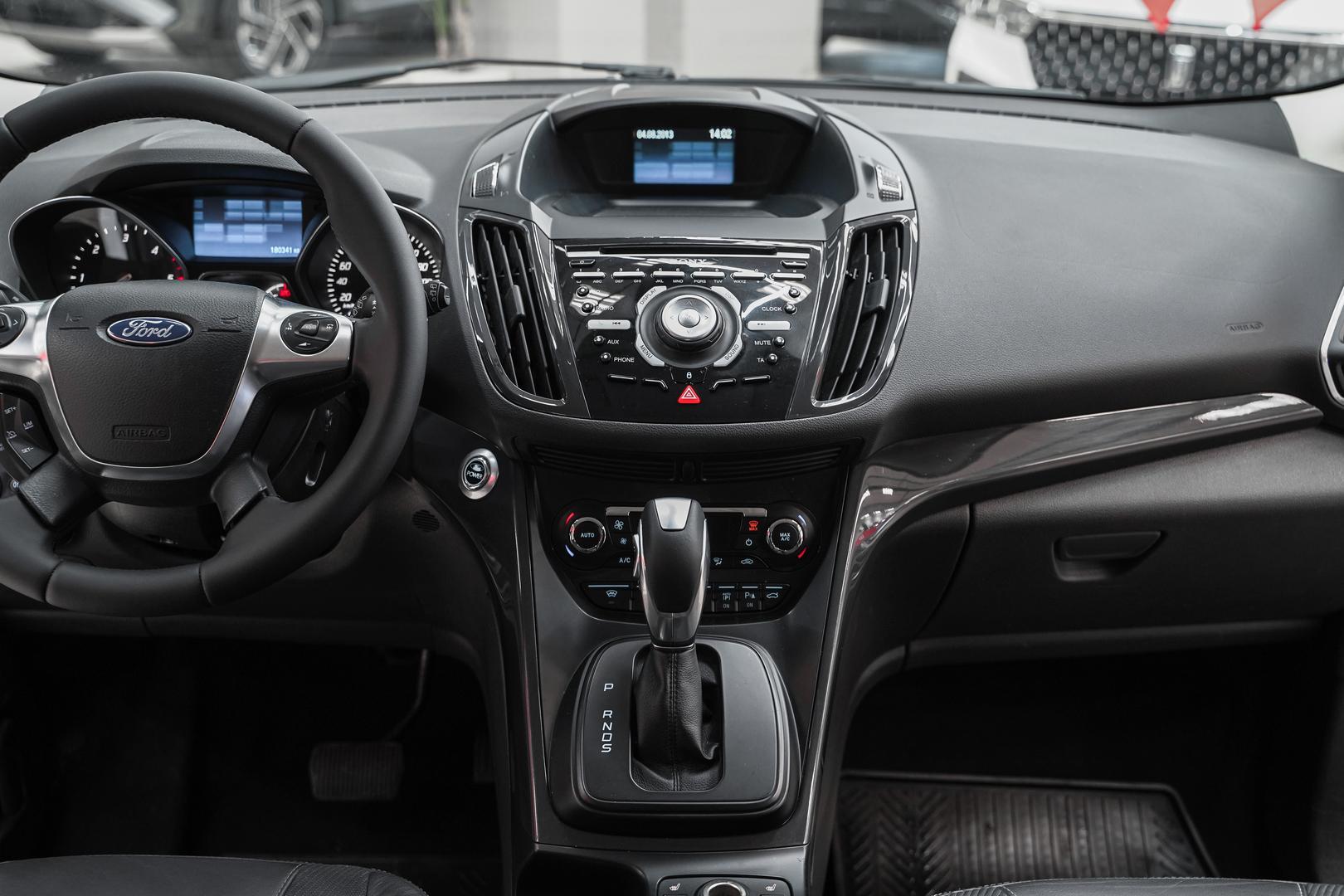 Ford Kuga 2013, серебряный, ДЦ Орехово