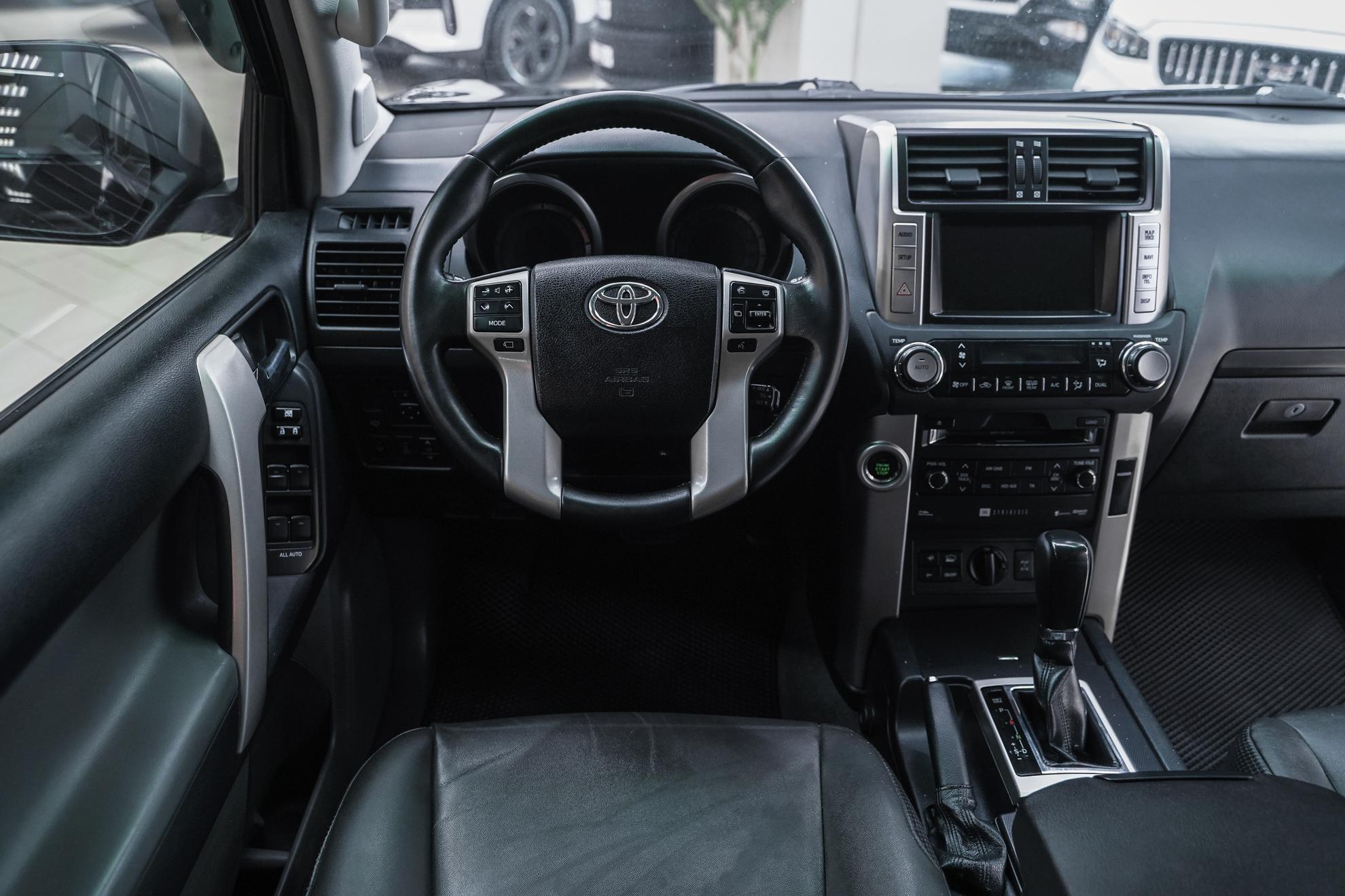 Toyota Land Cruiser Prado 2012, черный, ДЦ Орехово