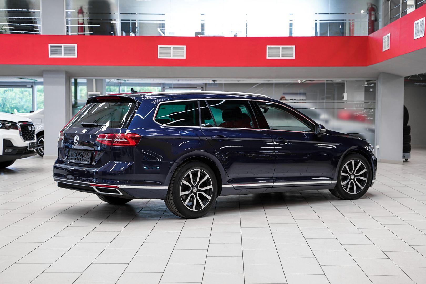 Volkswagen Passat 2018, синий, ДЦ Орехово