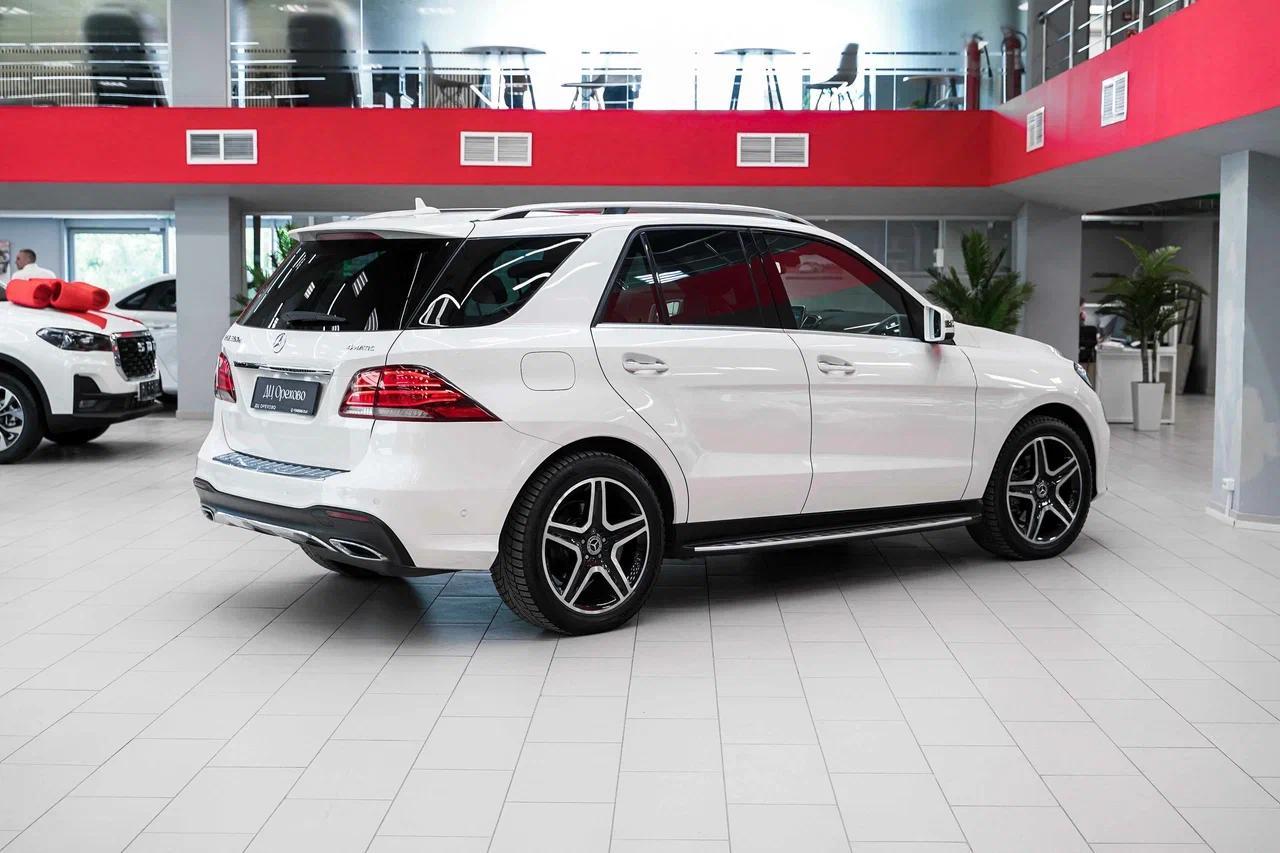 Mercedes-Benz GLE 2015, белый, ДЦ Орехово