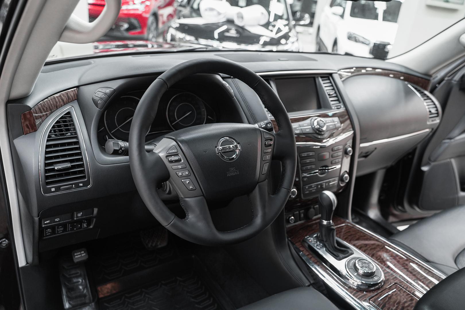 Nissan Patrol 2013, красный, ДЦ Орехово