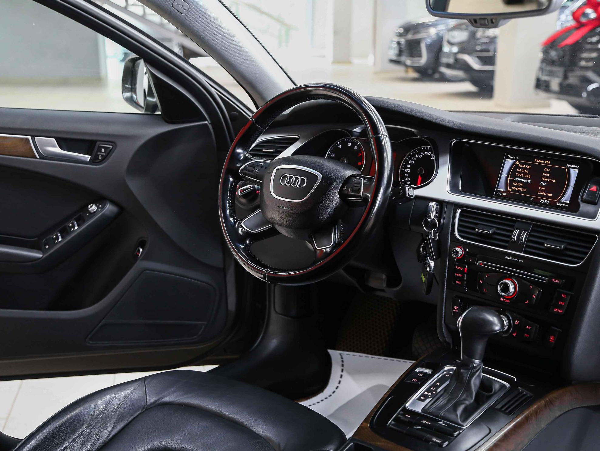 Audi A4 2015, серый, ДЦ Орехово