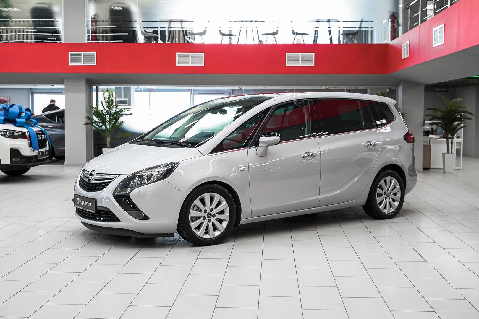 Opel Zafira 2013, белый, ДЦ Орехово